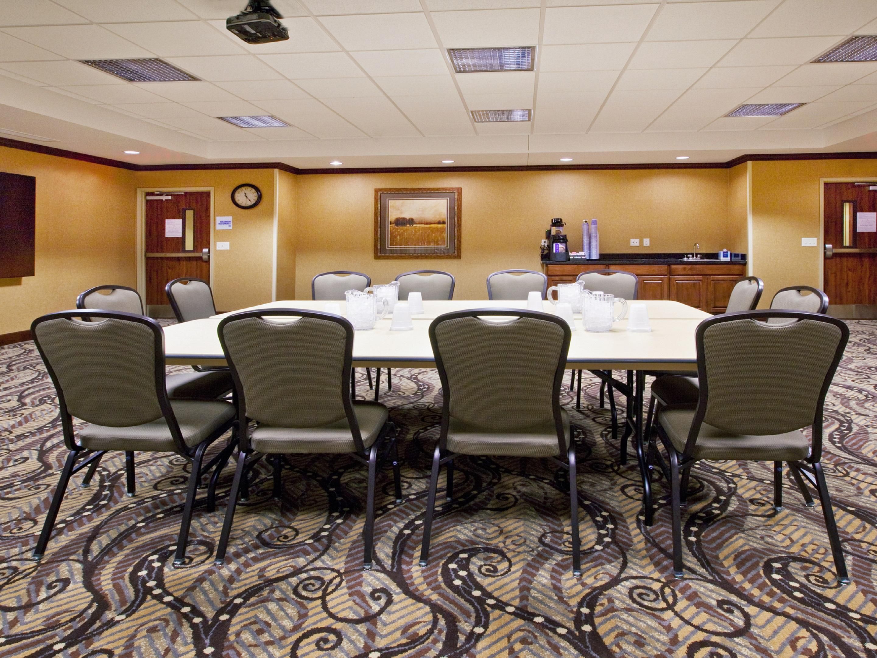 The Holiday Inn Express and Suites Sioux Falls Southwest's meeting room is perfect for your needs. The space holds up to 45 people and can be used for business meetings, conferences, family events and celebrations. Call us today.
