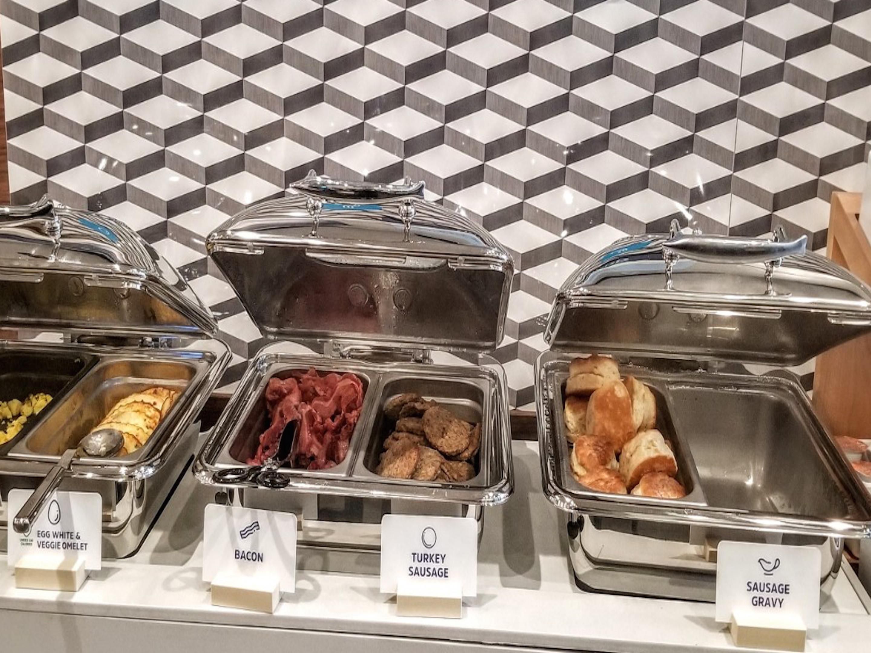 Start your day with a complimentary hot breakfast at our La Jolla hotel, featuring fresh coffee and a variety of guest favorites. This convenient daily perk makes it easy to fuel up before beach mornings, race weekends, or exploring nearby attractions across the San Diego coast.