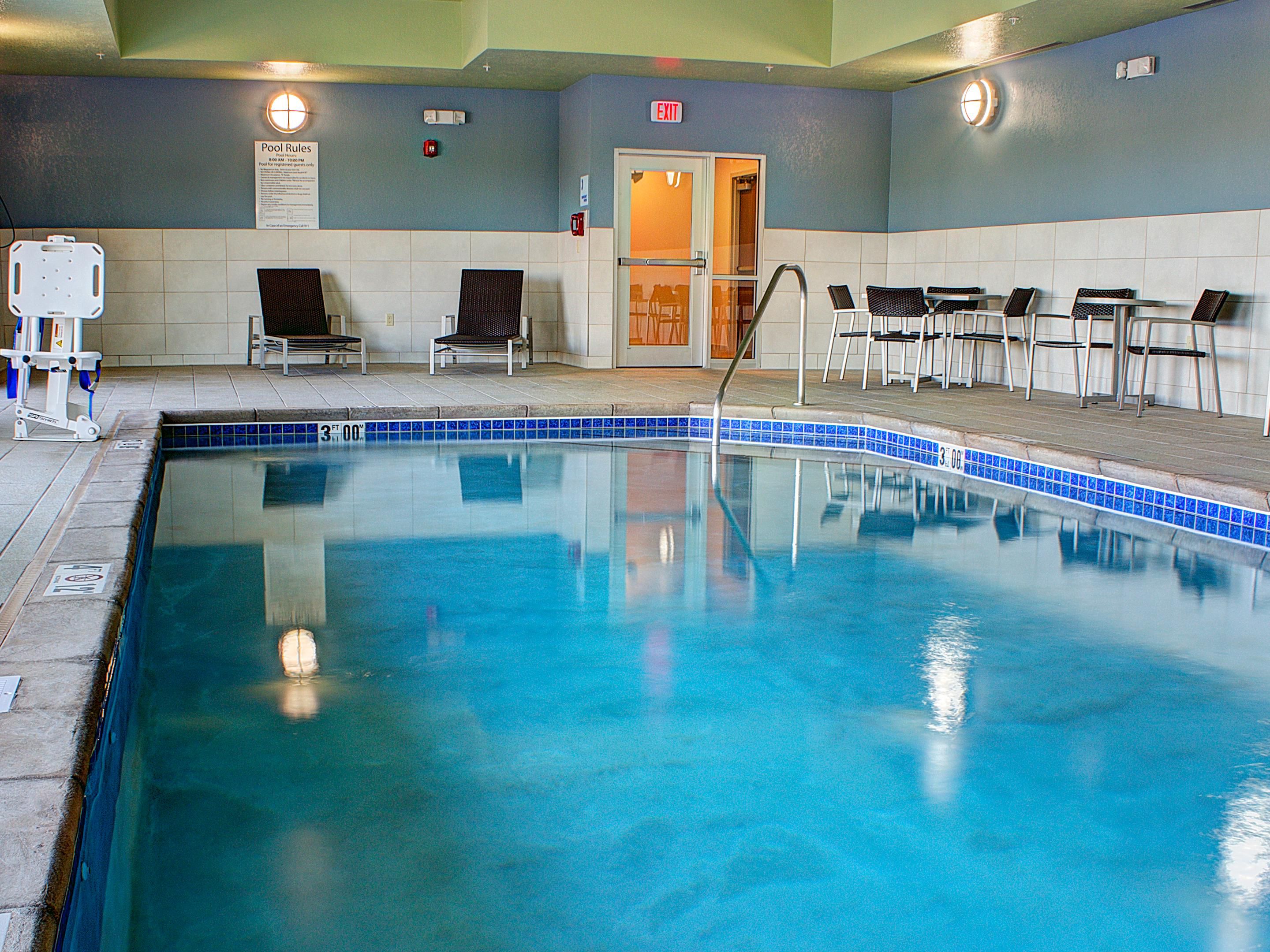 Swimming Pool - Holiday Inn Express Spencer IA