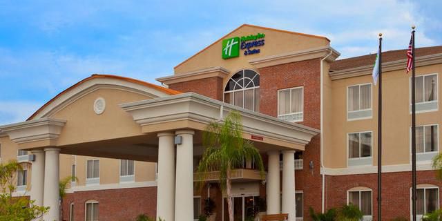 Holiday Inn Express & Suites Spring Hill