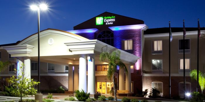 Holiday Inn Express & Suites Spring Hill