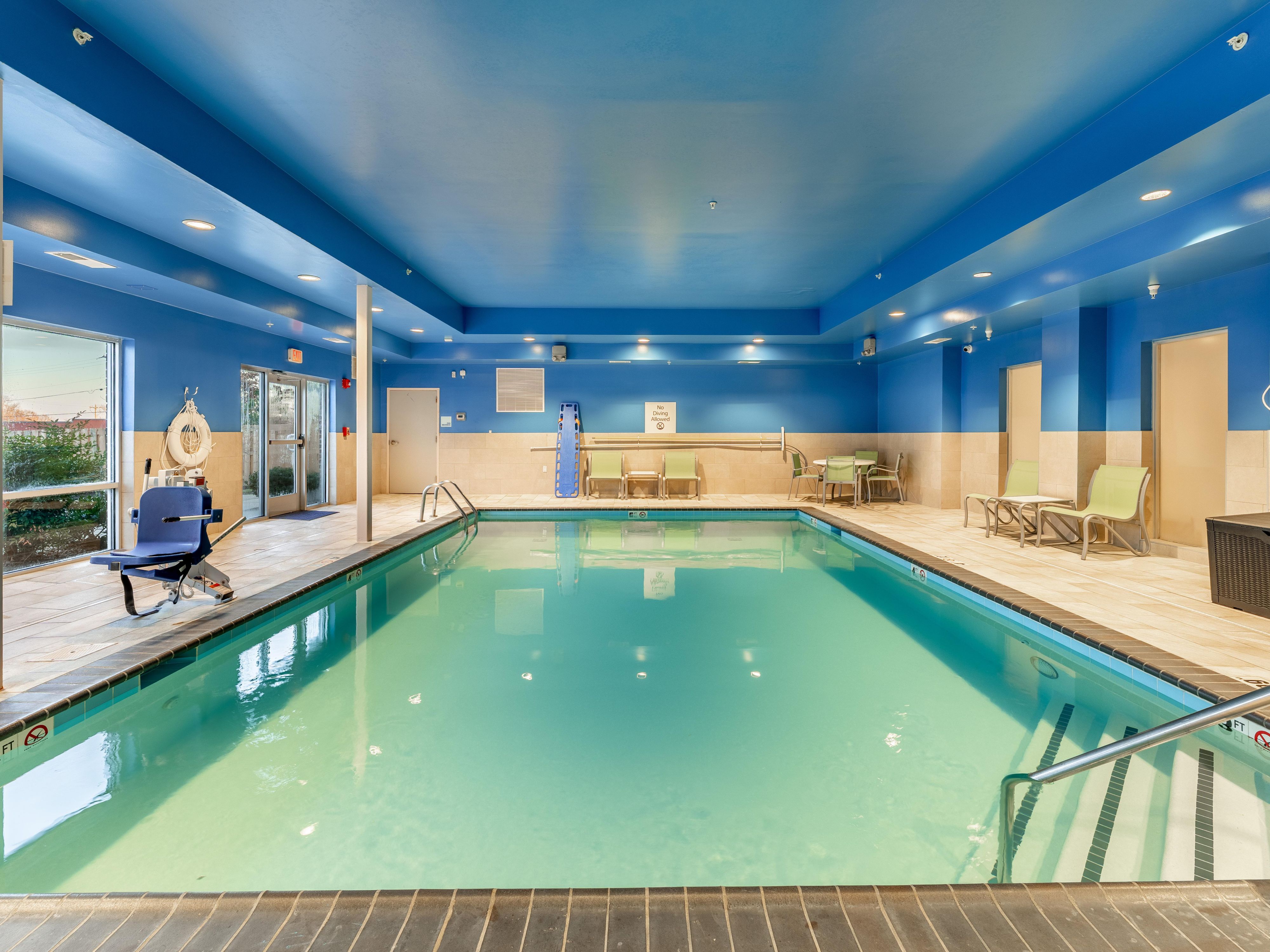 Take a refreshing dip in our indoor pool, open daily from 9:00 AM – 9:00 PM. Start your morning with invigorating laps, make a mid-afternoon splash, or enjoy a leisurely evening swim before bed. Whatever you like to do, our pool is the perfect place for recreation and relaxation!