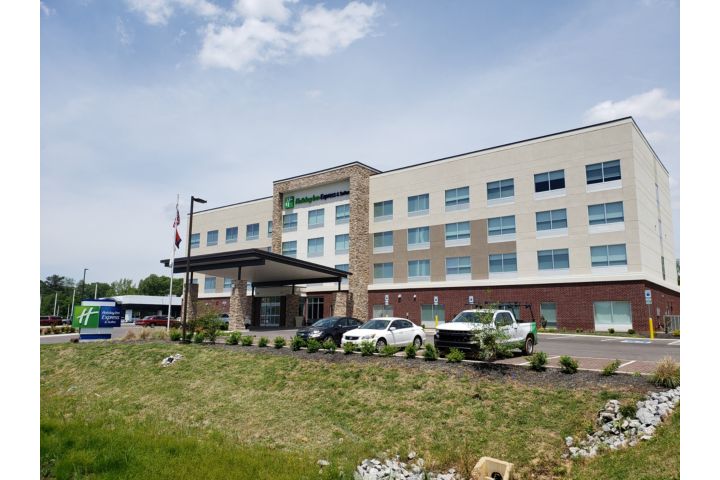 Holiday Inn Express & Suites Nashville North
