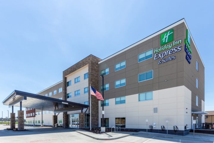 Holiday Inn Express & Suites Springfield Nort