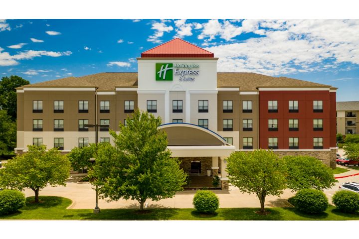 Holiday Inn Express & Suites Springfield-Medi