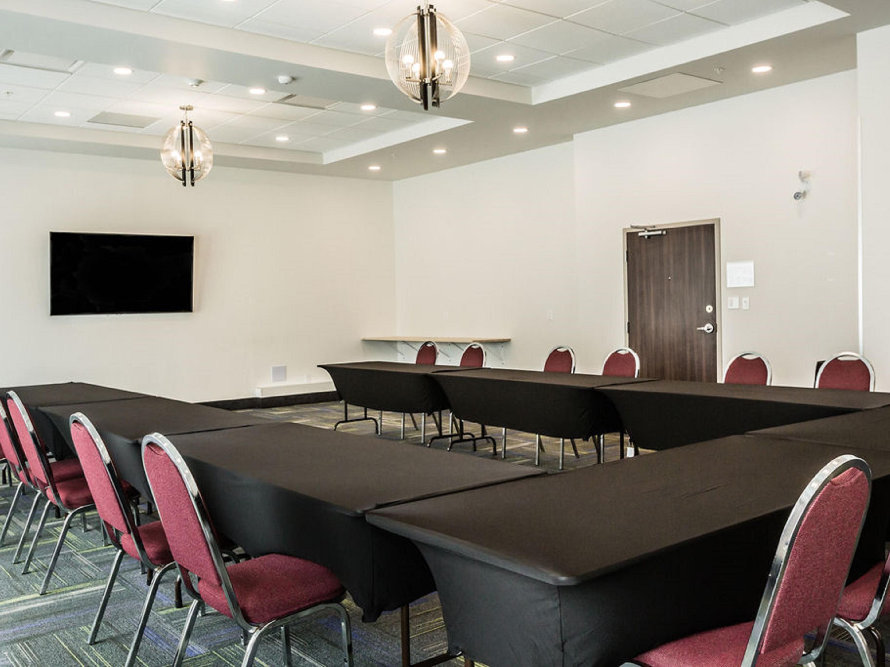 Host your gatherings with friends, family, business associates, or sports teams in our two versatile event spaces in St. Albert, accommodating up to 48 guests. Enjoy complimentary coffee, tea, and water service for your attendees. Plus, get professional assistance to ensure your event is set up perfectly, at competitive rates.