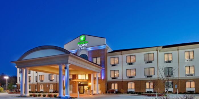 Holiday Inn Express & Suites St Charles