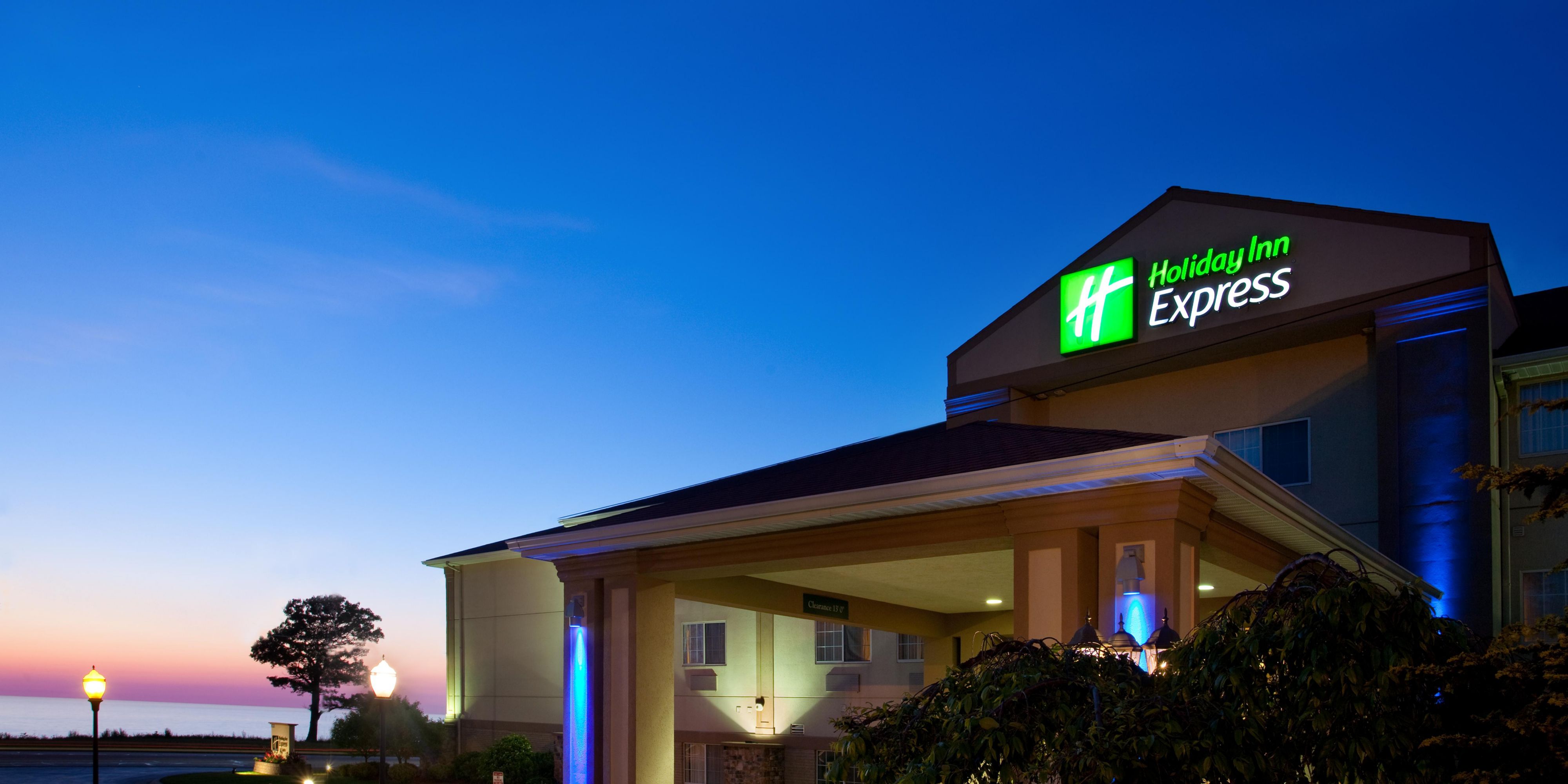 Holiday Inn Express & Suites St. Joseph