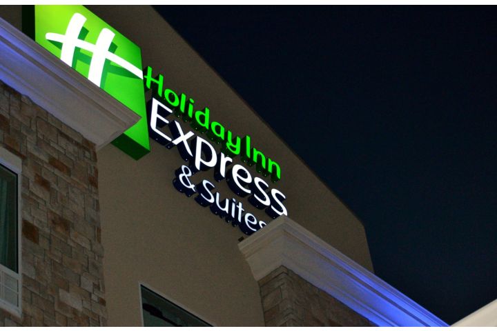 Holiday Inn Express & Suites St. Joseph