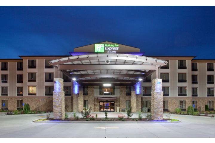 Holiday Inn Express & Suites St Louis Airport