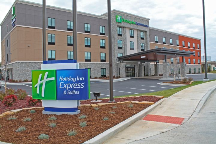 Holiday Inn Express & Suites St. Louis South