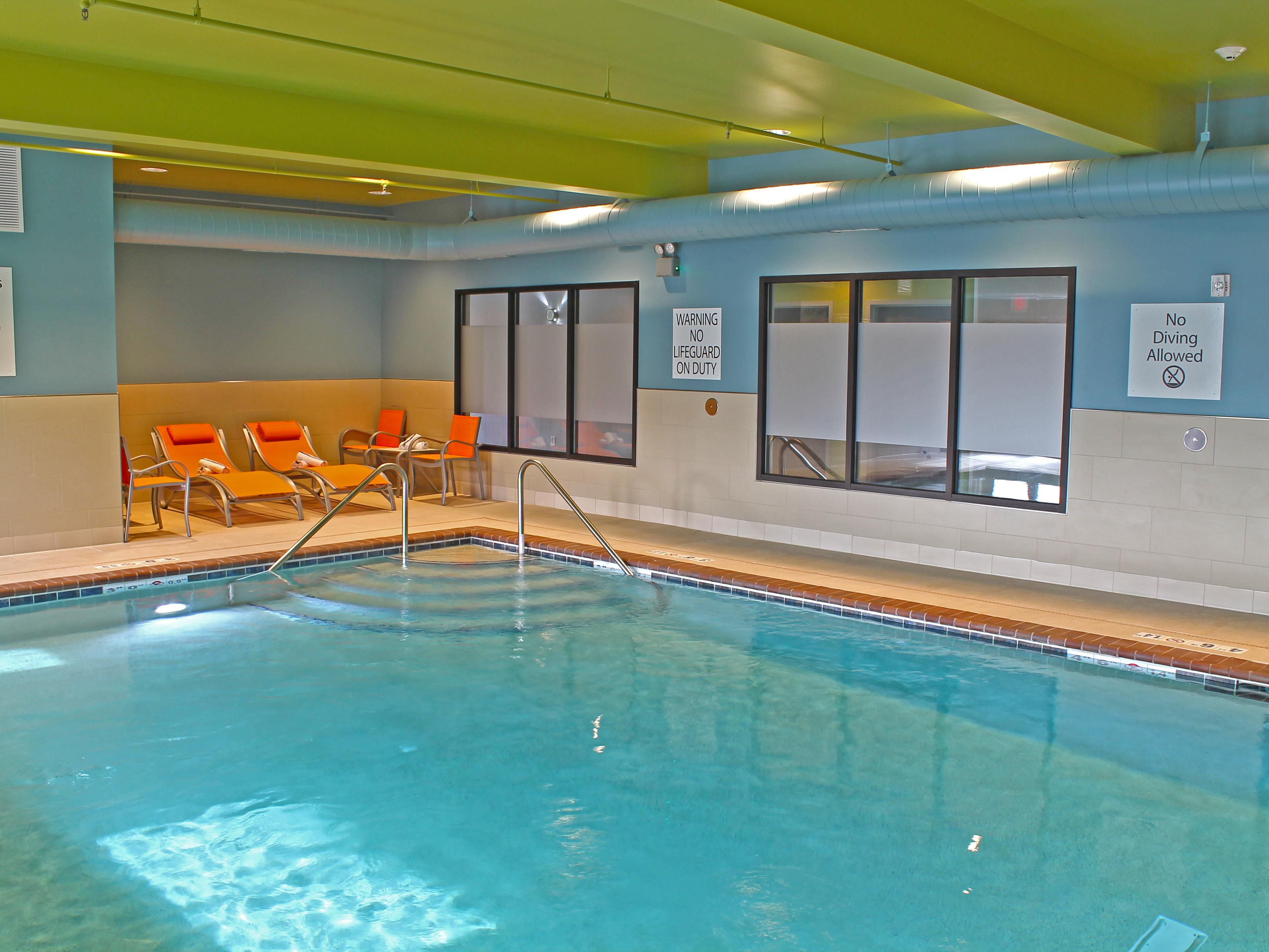 Piscina cubierta Holiday Inn Express St. Louis South I-55