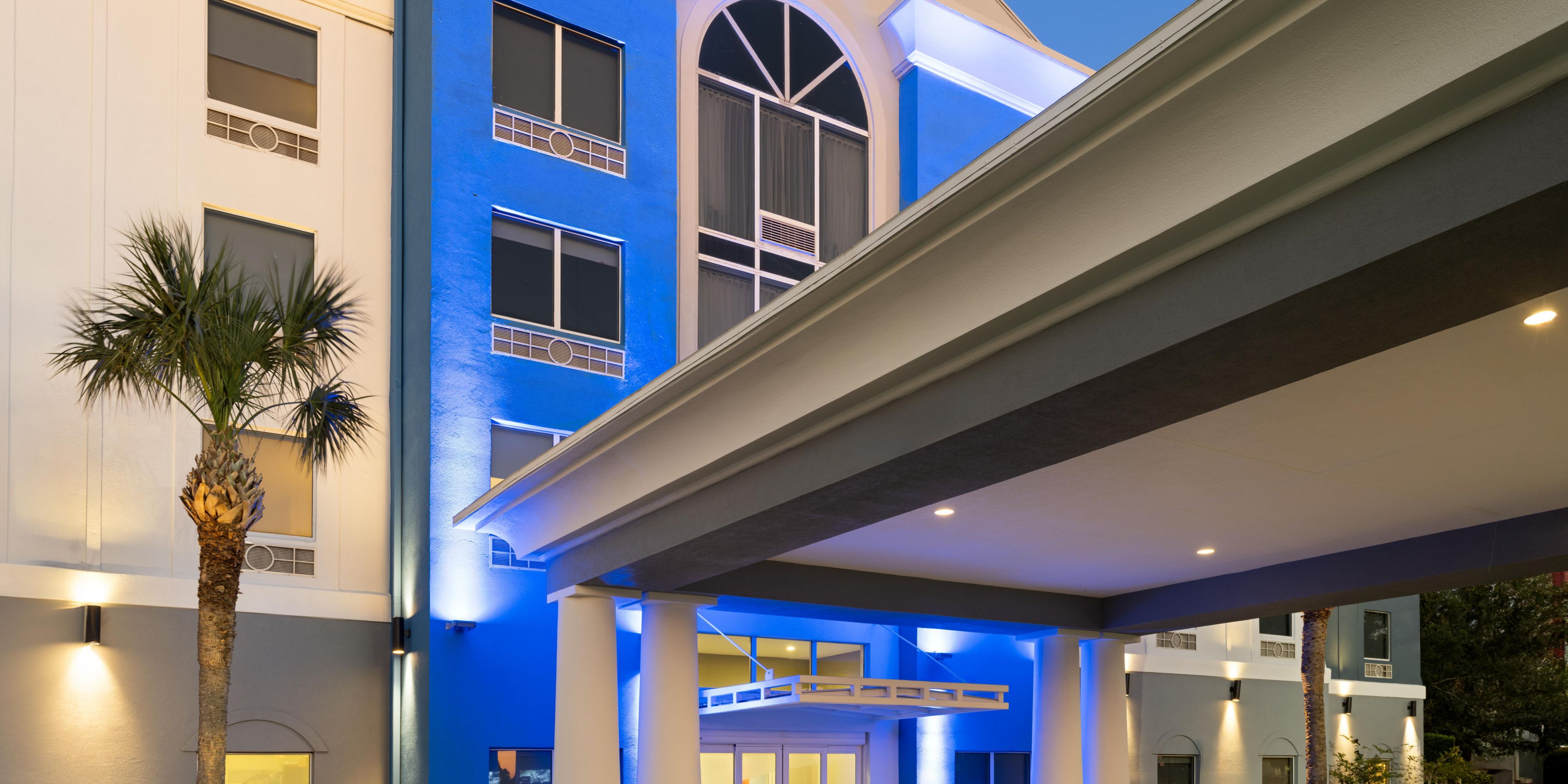 Holiday Inn Express & Suites St. Petersburg North (I-275)