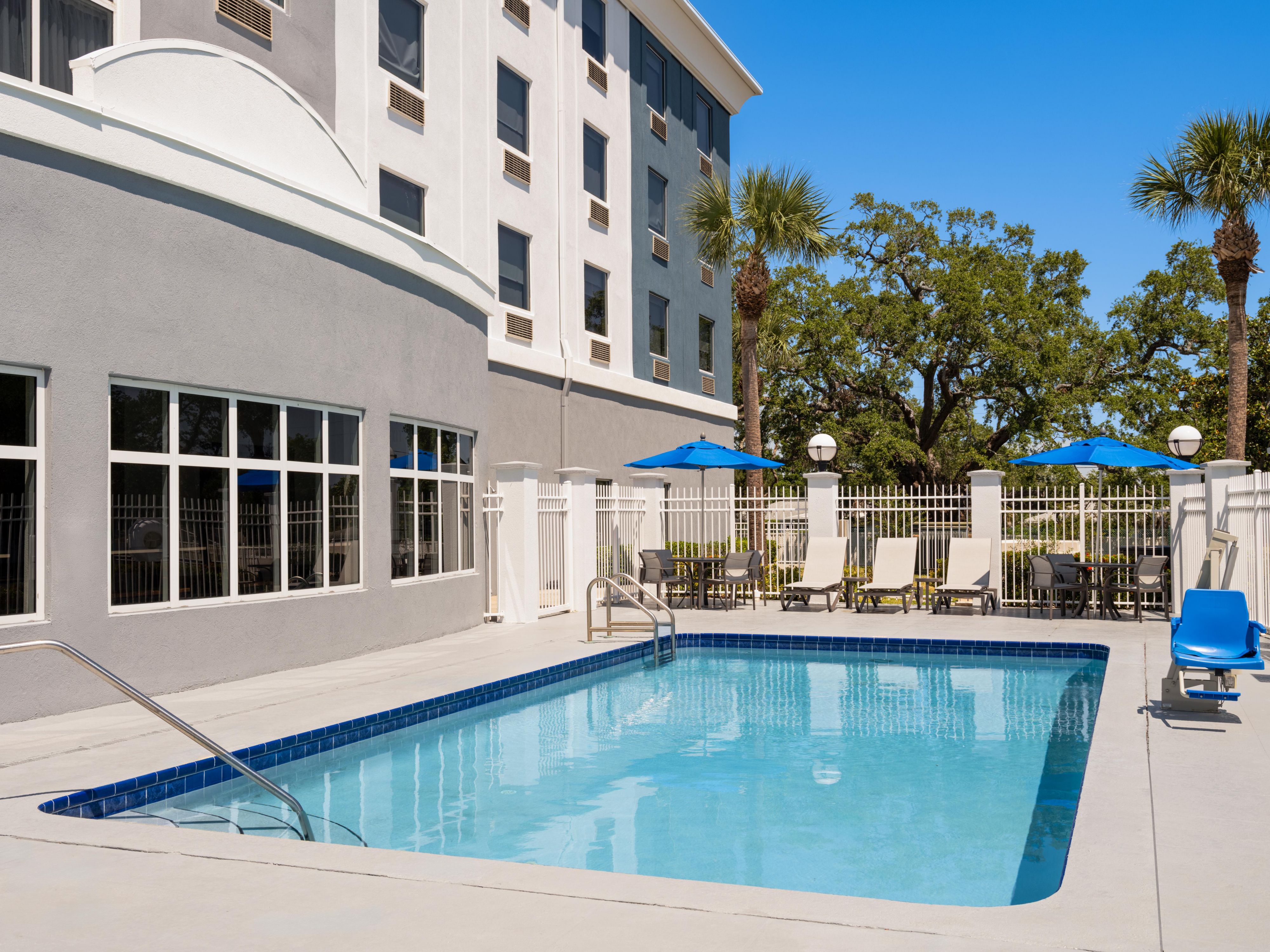 Outdoor Swimming Pool & Patio