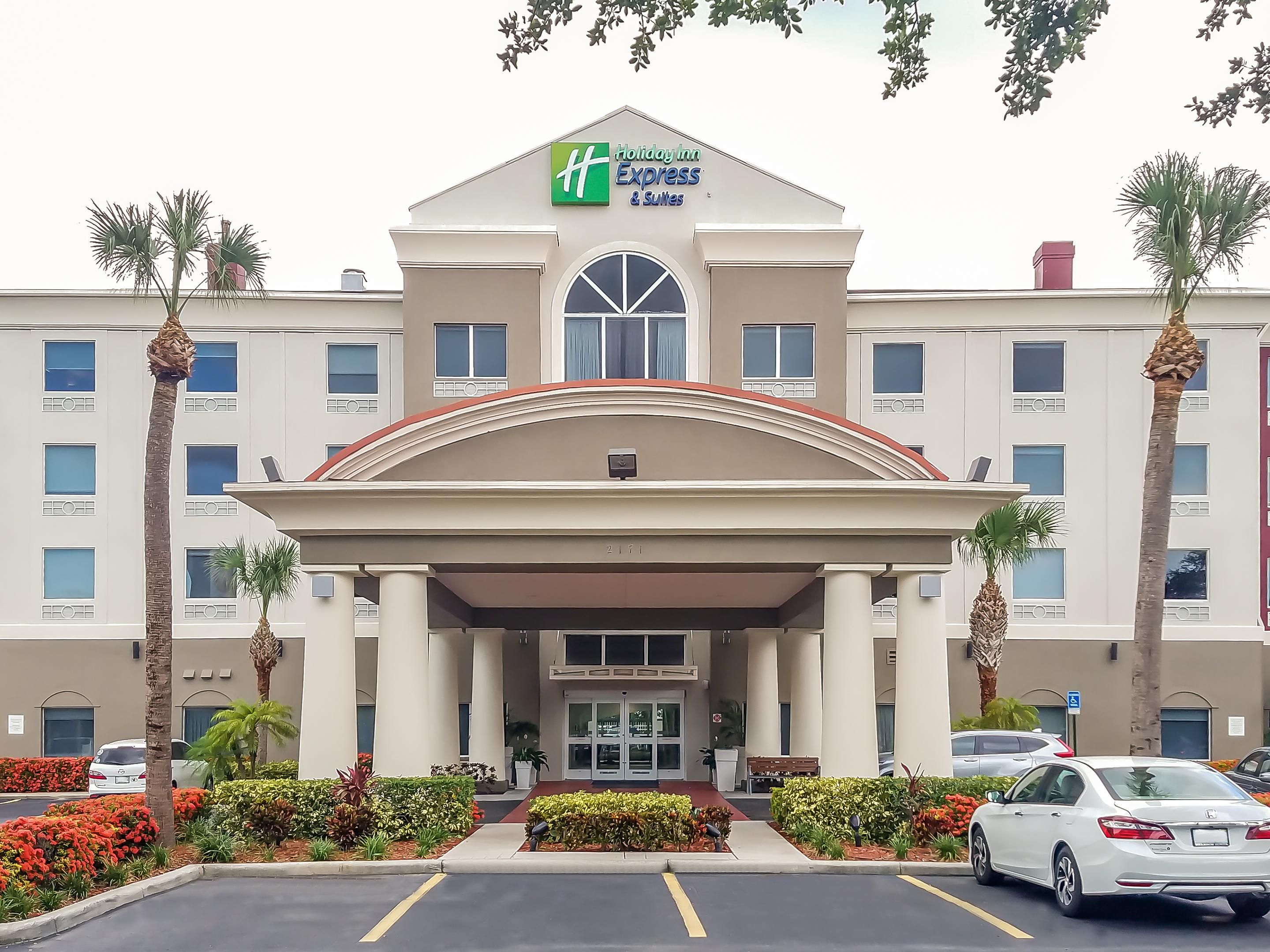 Welcome to the Holiday Inn Express & Suites St. Petersburg North!