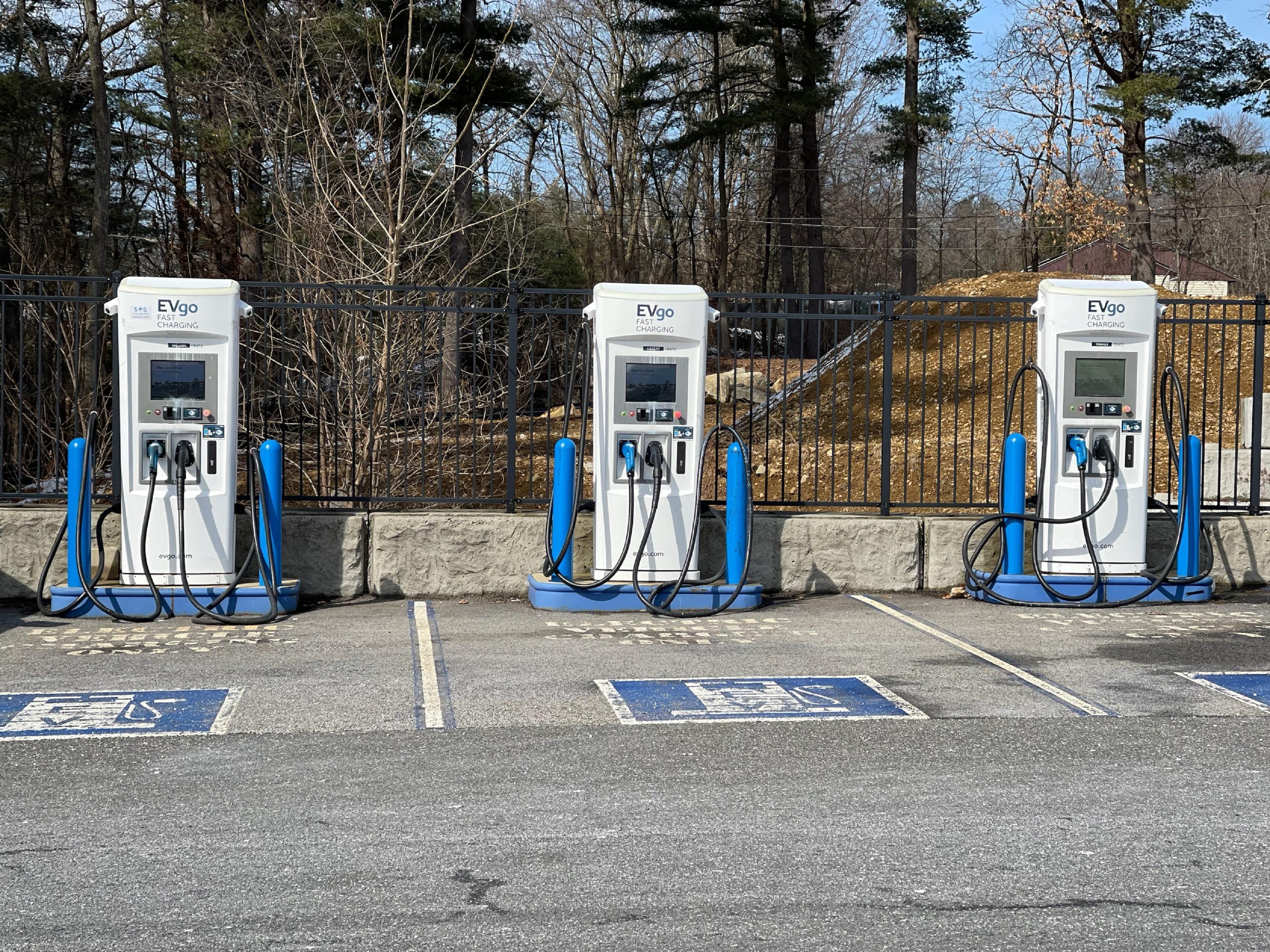 The Holiday Inn Express and Suites Sturbridge proudly offers four EVgo fast charging stations so you can quickly charge your electric vehicle. 