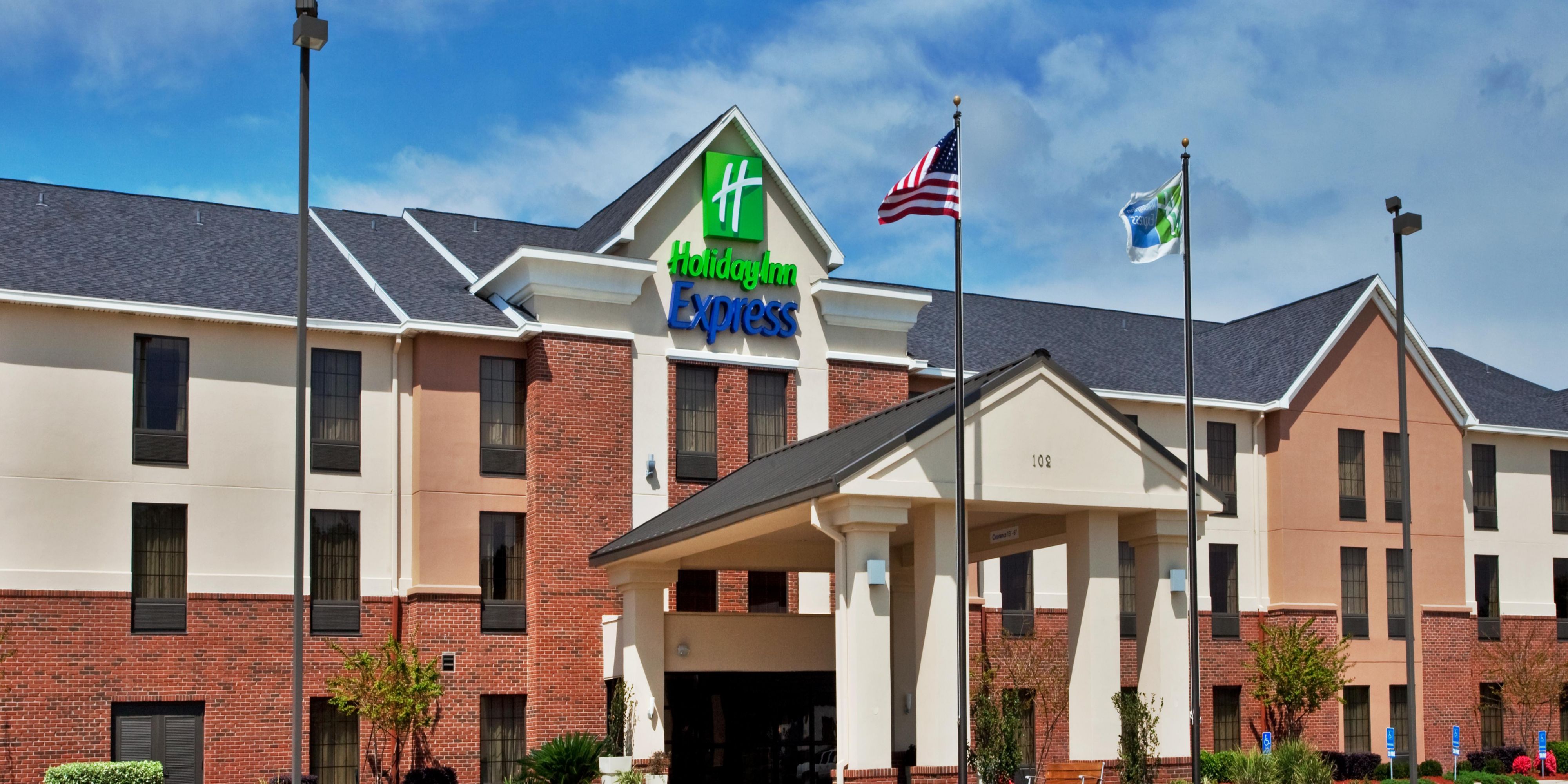 When you stay with us near Lake Charles, your comfort is our top concern. Our recent renovations provide all the conveniences of home. Our modern amenities add to your enjoyment and relaxation. We pride ourselves on catering our service to meet your needs, and our full-service staff goes the extra mile to make you smile. 
