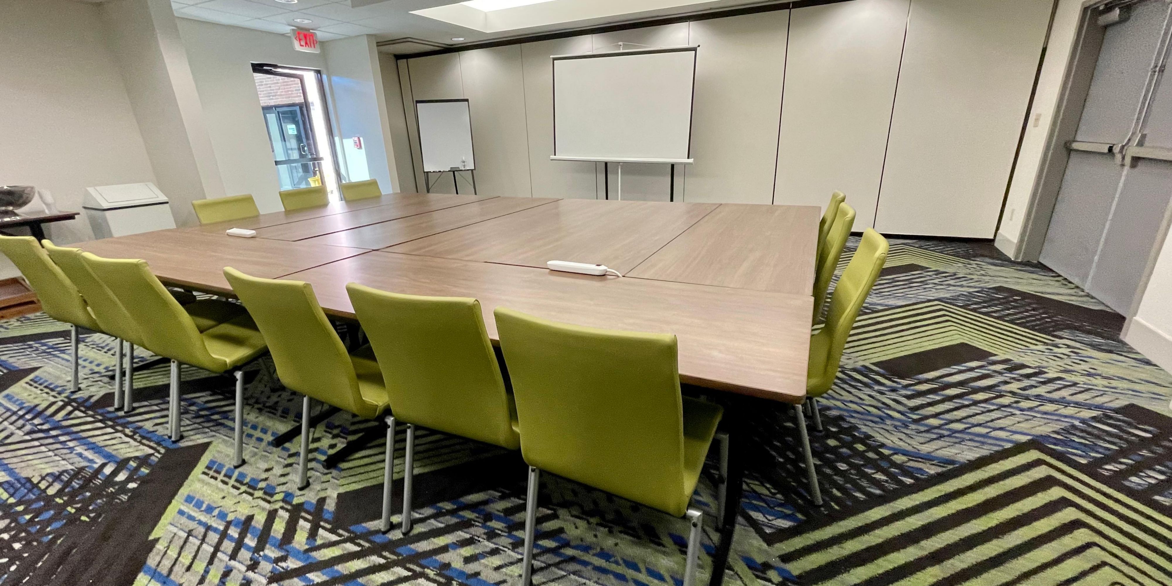 Hosting a business or social event in the Sulphur/ Lake Charles area? We offer a 1,138-square-foot contemporary space, event planning, and catering. The room can be divided into two smaller rooms for networking and breakout sessions. Capable of accommodating up to 120 guests. 