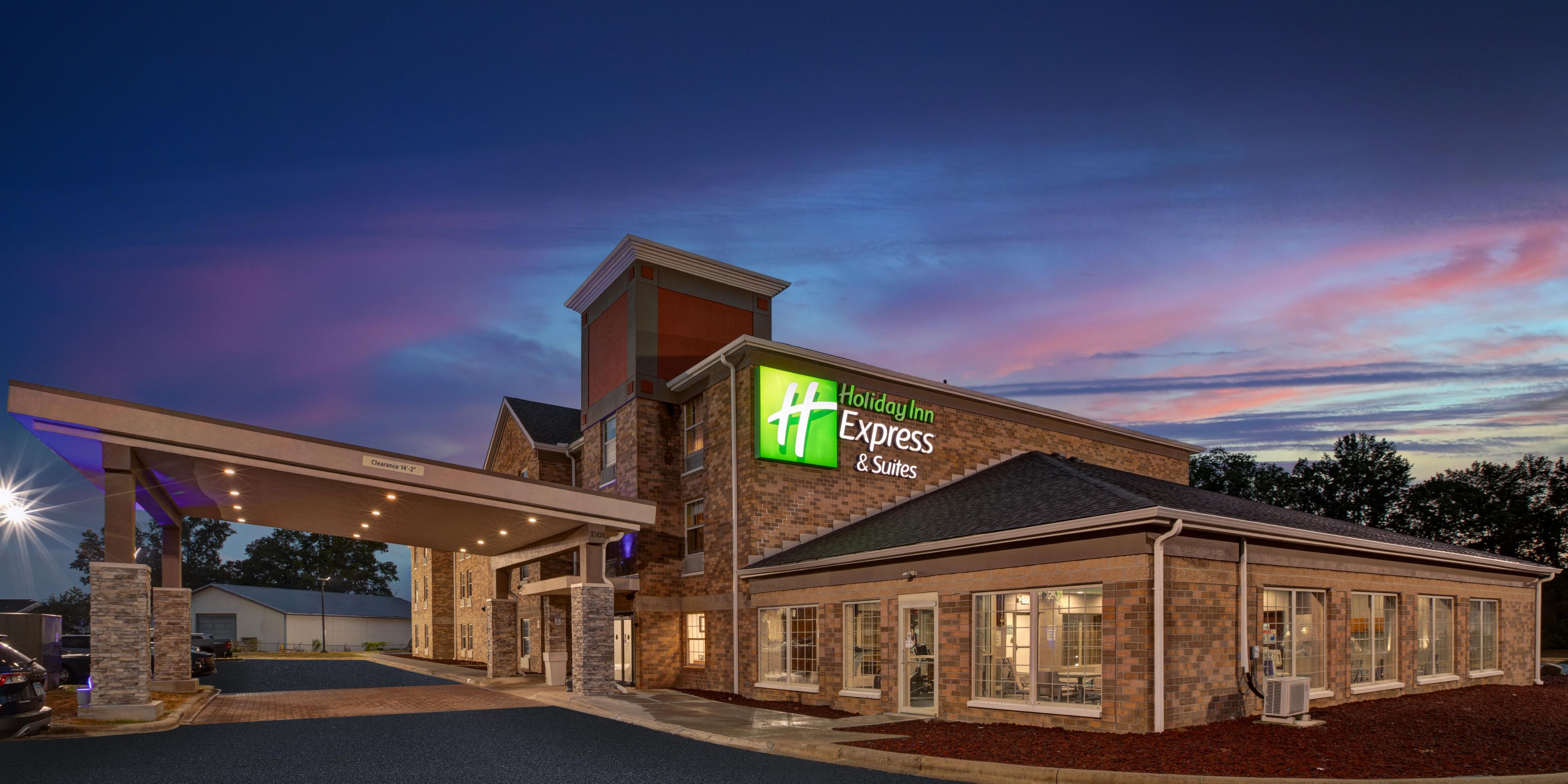 Holiday Inn Express & Suites Sunbury-Columbus Area