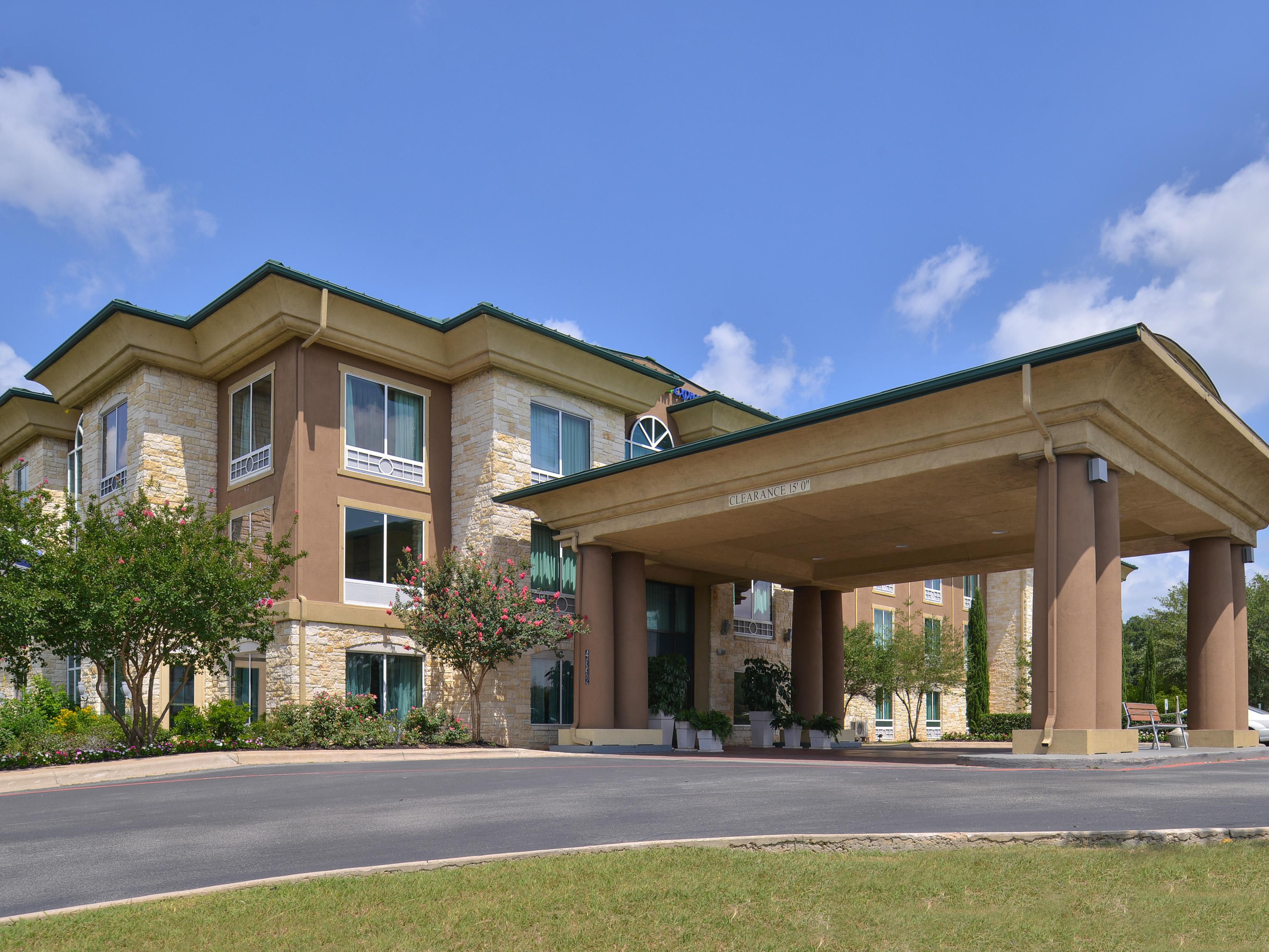Hotels Near University Of Texas Stadium