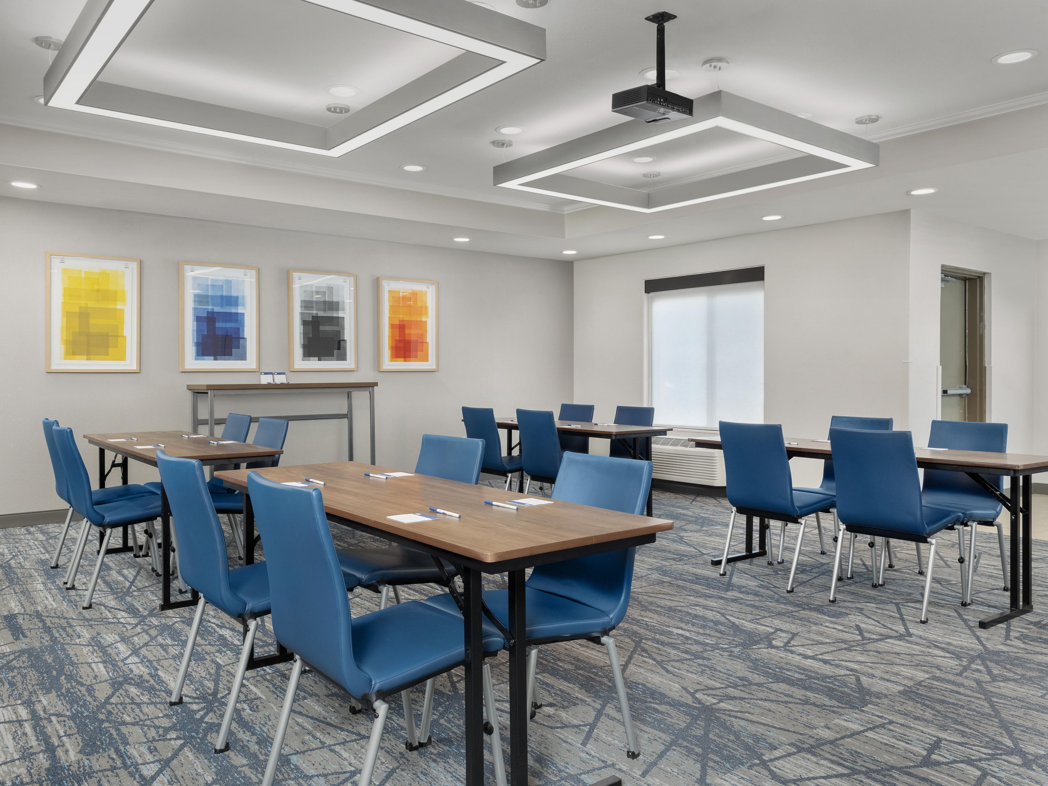 Holiday Inn Express - Superior, WI is the perfect site for your next meeting or gathering. Seating for up to 24 people and 730 square feet of space to enhance productivity.