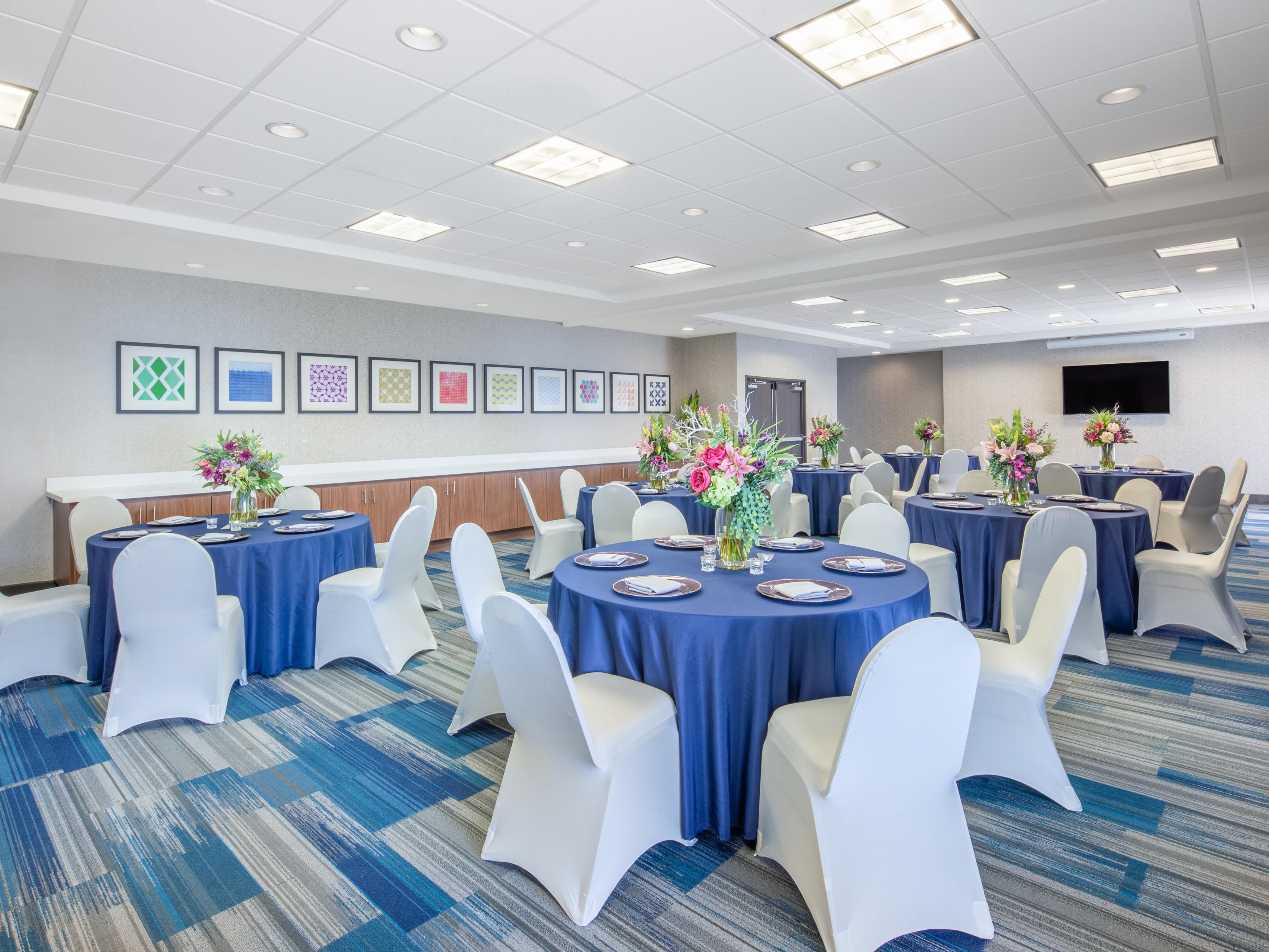 The Holiday Inn Express & Suites offers 1,470 sq ft of meeting space. We have the perfect setup to accommodate anything from business meetings to celebrating your special event. Come plan your next celebration with us!  