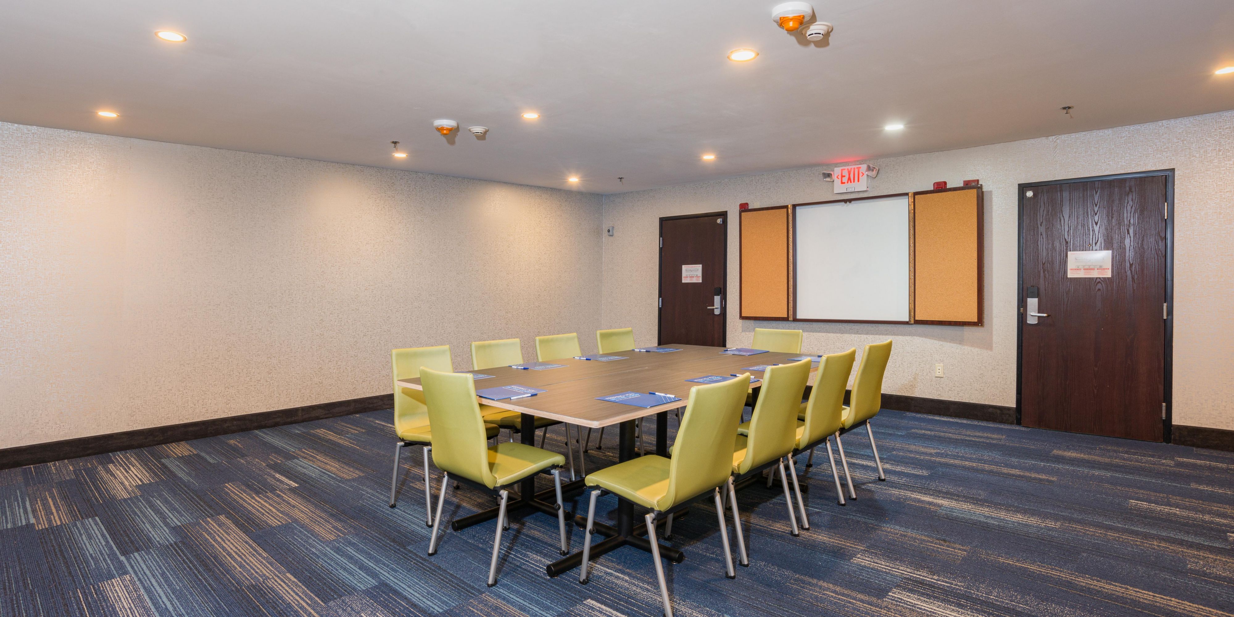 The Bristol room offers flexible meeting space and is great for a family social affair for up to 25 people seated. Included in your meeting room rental we provide complimentary Wi-Fi, tables and chairs. Contact us today to book. 