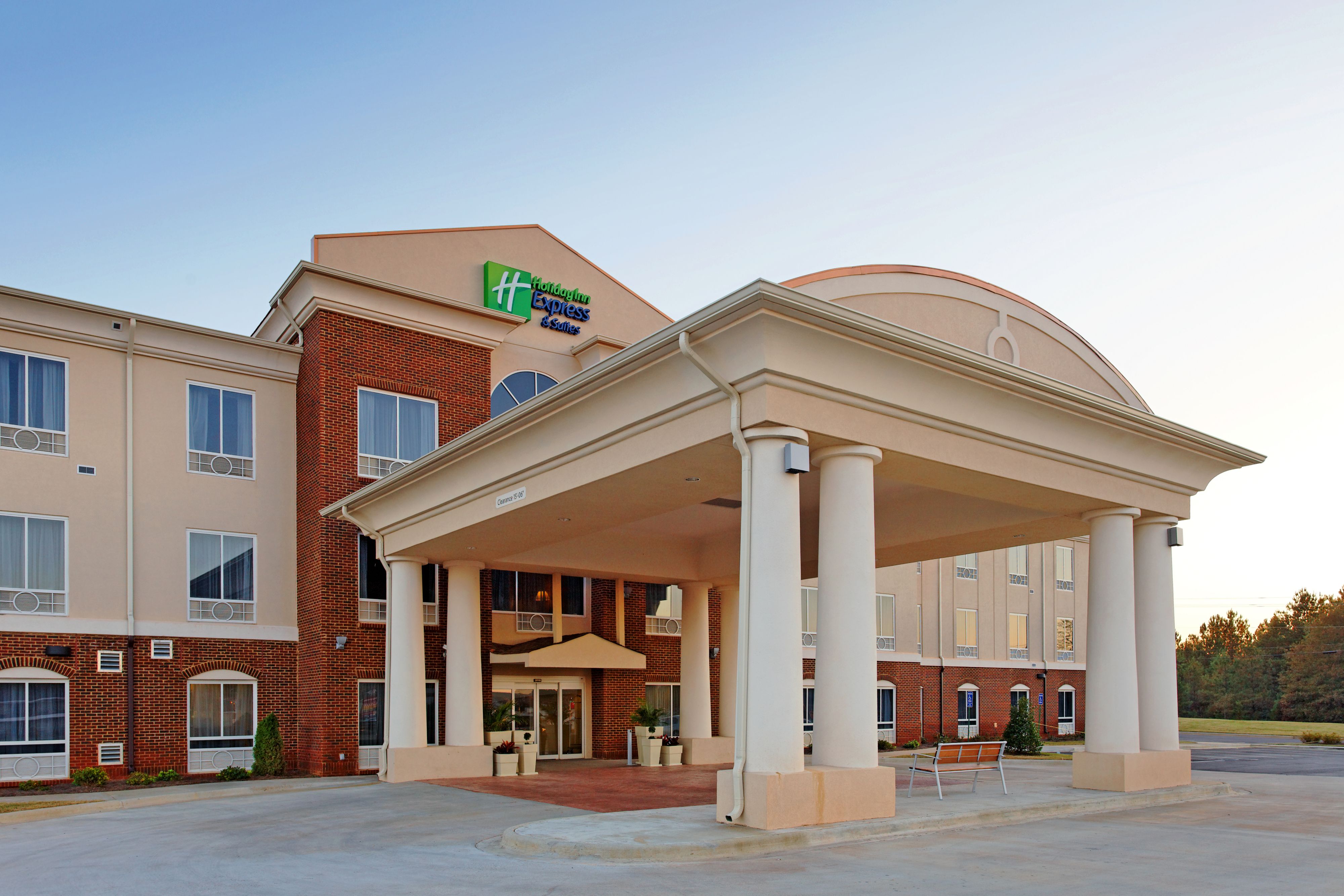 Holiday Inn Express & Suites Talladega