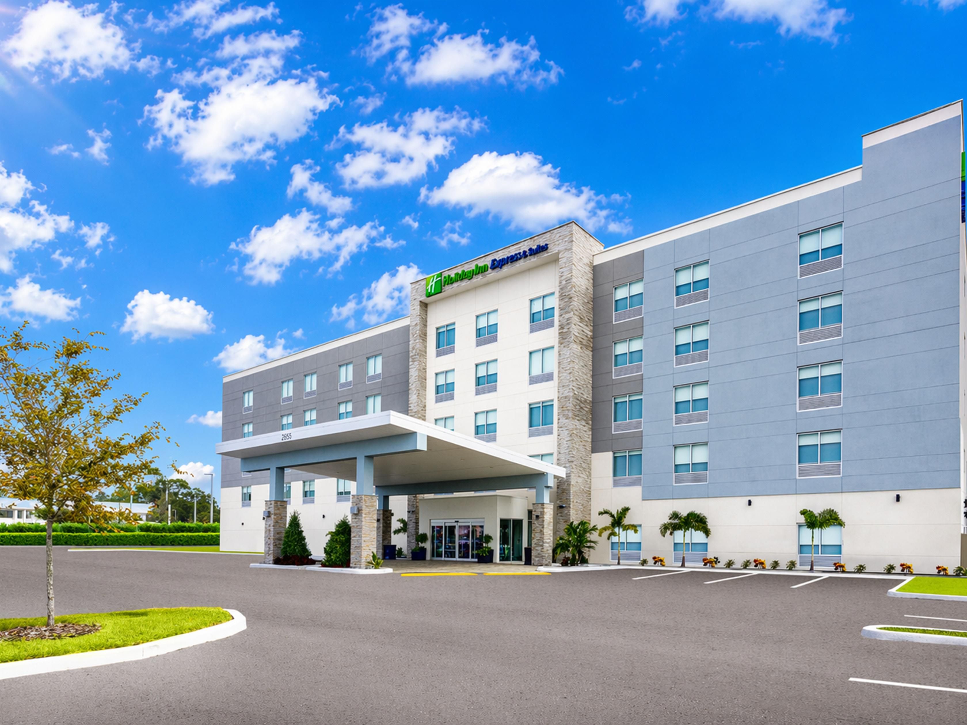 Welcome to the Holiday Inn Express & Suites Tampa Airport-Stadium