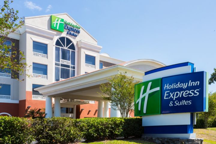 Holiday Inn Express & Suites Tampa-Fairground