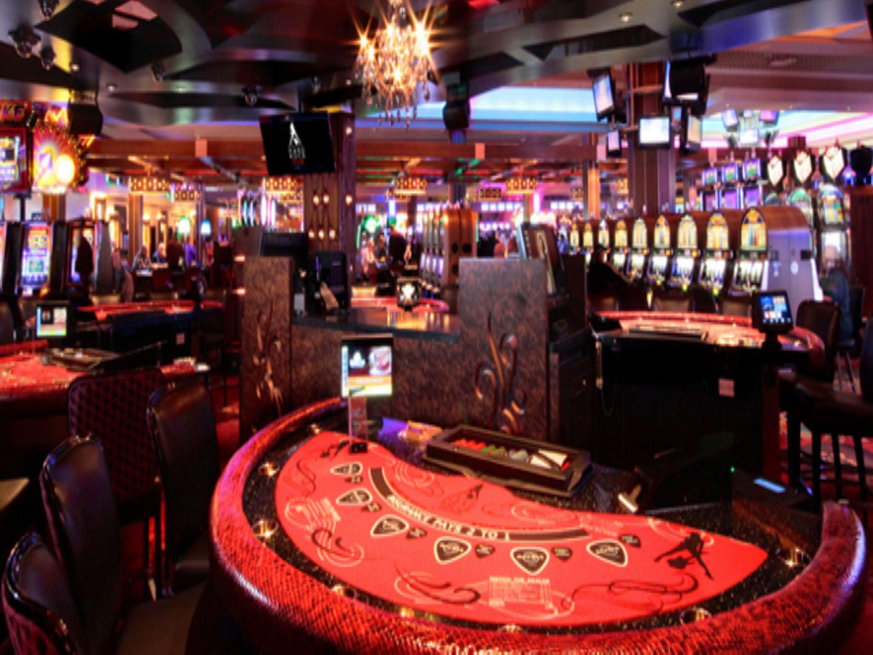 Looking for a hotel close to the Hard Rock Casino Tampa? We are just minutes away and offer a free shuttle to and from the casino during limited times. A variety of dining options await at the Hard Rock including their famous Hard Rock Cafe as well a 3 upscale dining venues.  