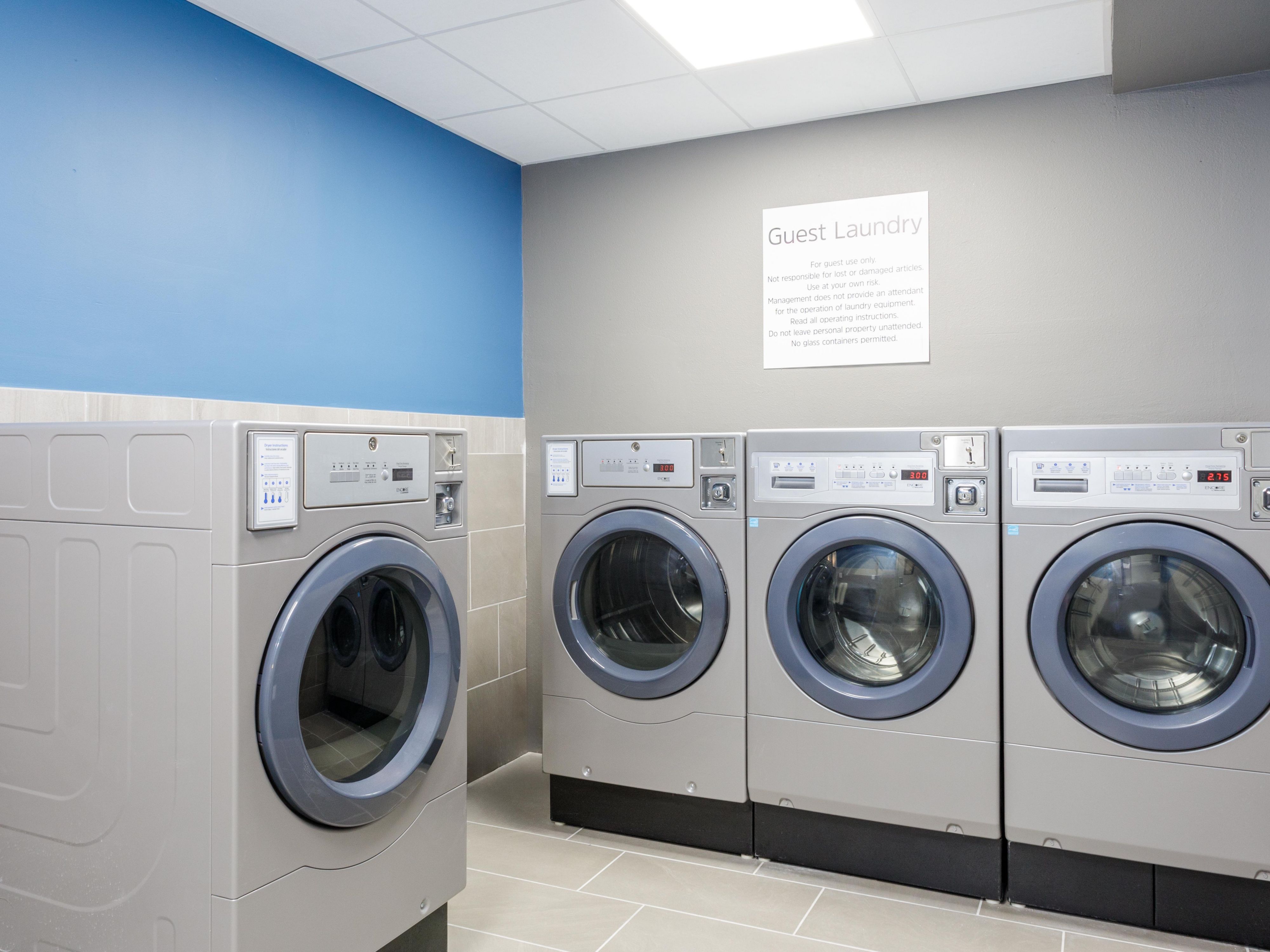 Perfeito para nossos hóspedes de estadia prolongada , nossa quarto self-service está equipada com várias lavadoras e secadoras para seu uso pessoal.