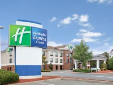 Holiday Inn Express & Suites Tappahannock
