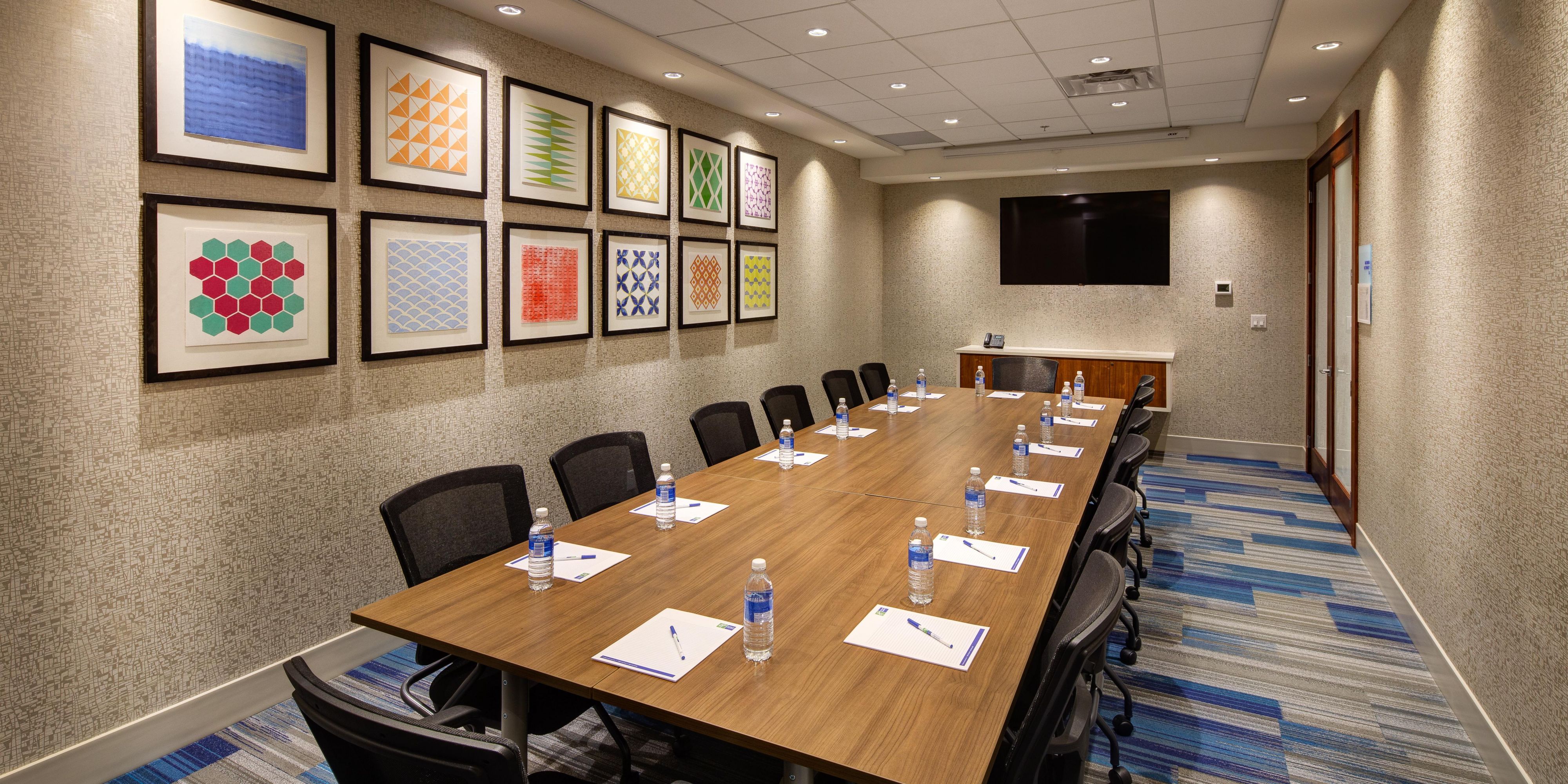We're committed to high levels of cleanliness.  That means, clutter free event spaces and an experience that supports the well being of your attendees.  We'll make sure your event is just right.  Ask us today about our Meeting with Confidence offer and IHG Business Rewards Points for Planners and Bookers