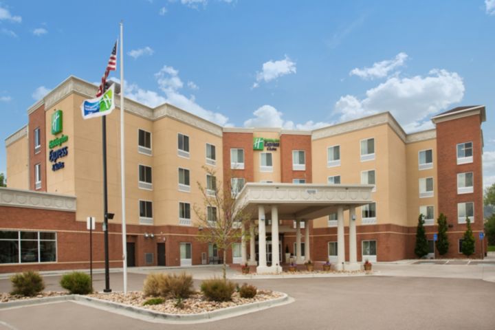 Holiday Inn Express & Suites Denver North - T