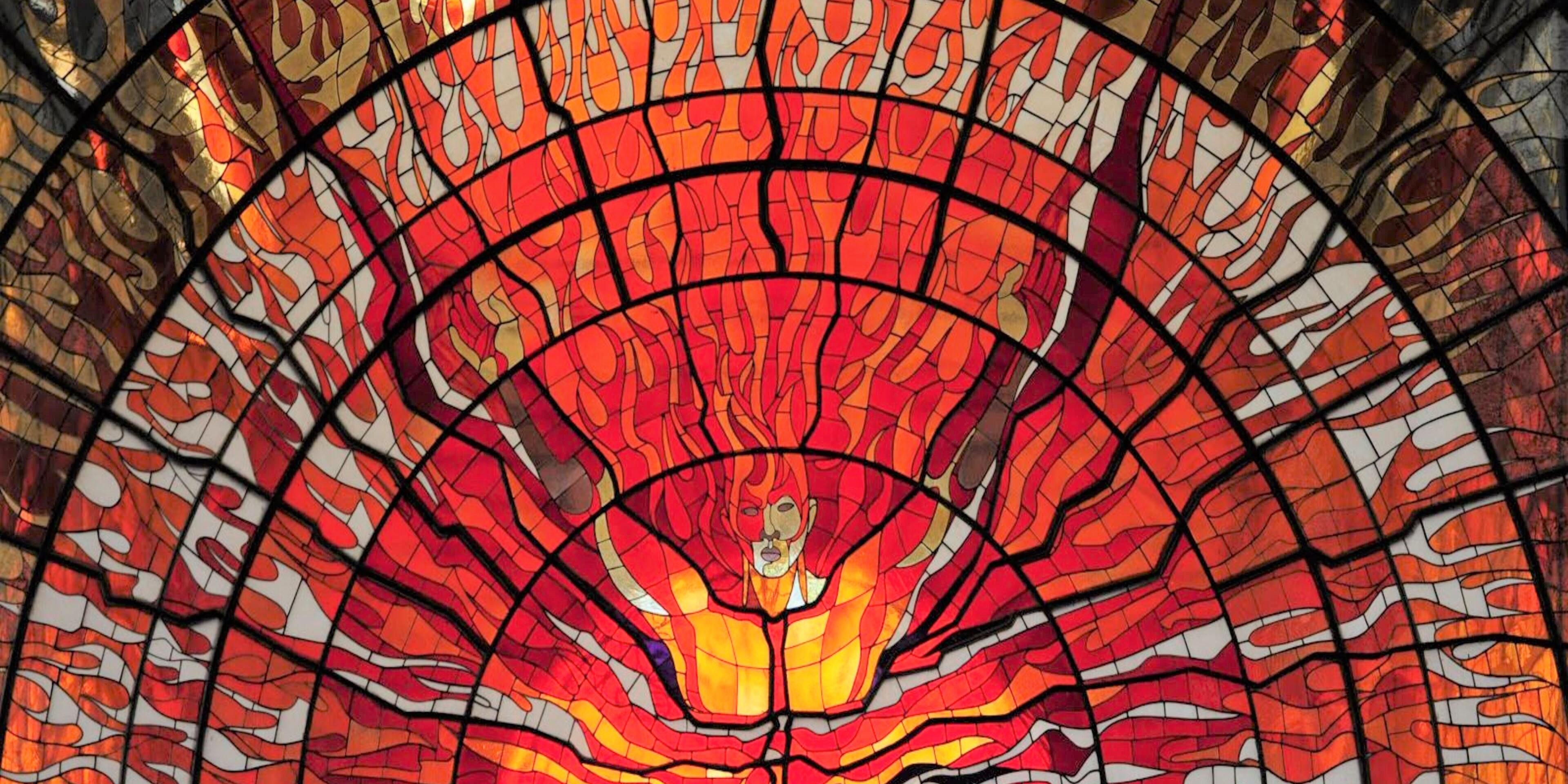One of the most important monumental artistic works in the State made by the Mexican artist Leopoldo Flores, it consists of 3000 square meters, being the largest non-religious stained glass window in the world. With an Art Nouveau style in its structure, the Cosmovitral is an obligatory stop in Toluca.