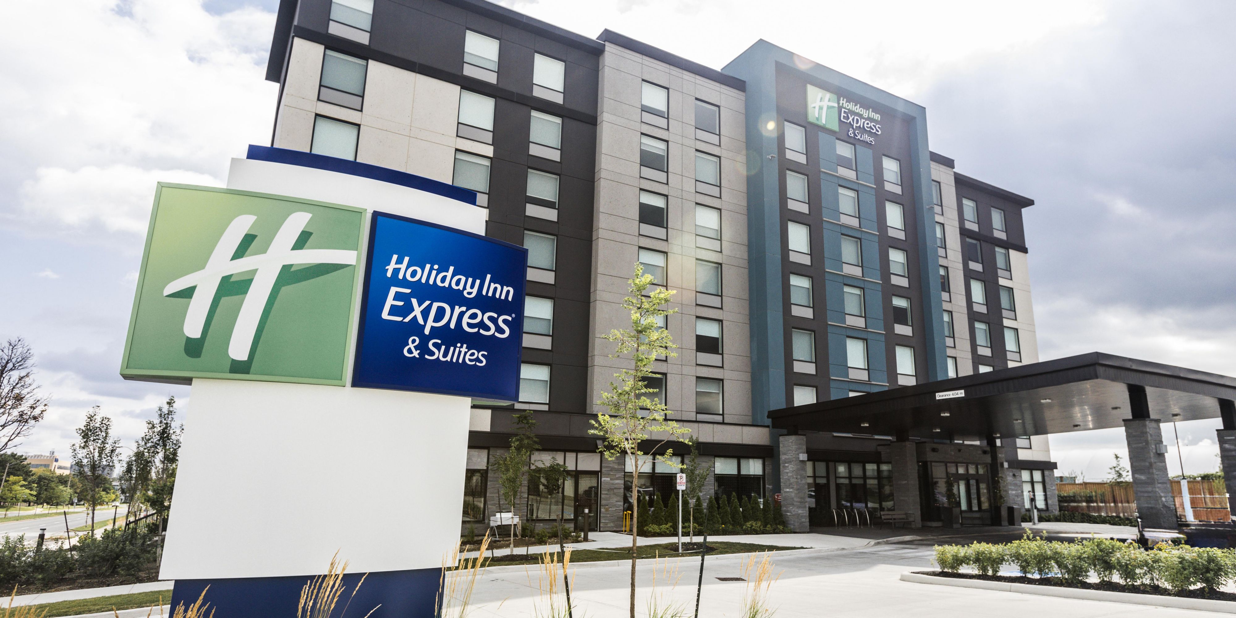 Holiday Inn Express & Suites Toronto Airport South