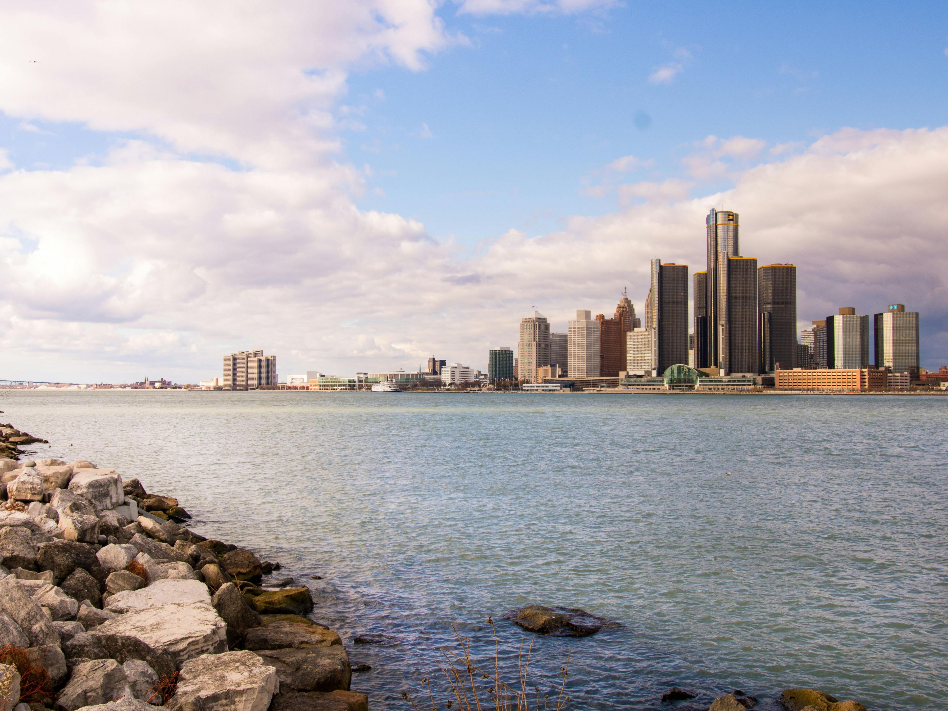 Schedule a summer trip with us before fall hits Michigan! We are offering great rates around this time and are just minutes away from some of Metro Detroit's finest tourist destinations. Our variety of room types make us a great option for families and couples. 