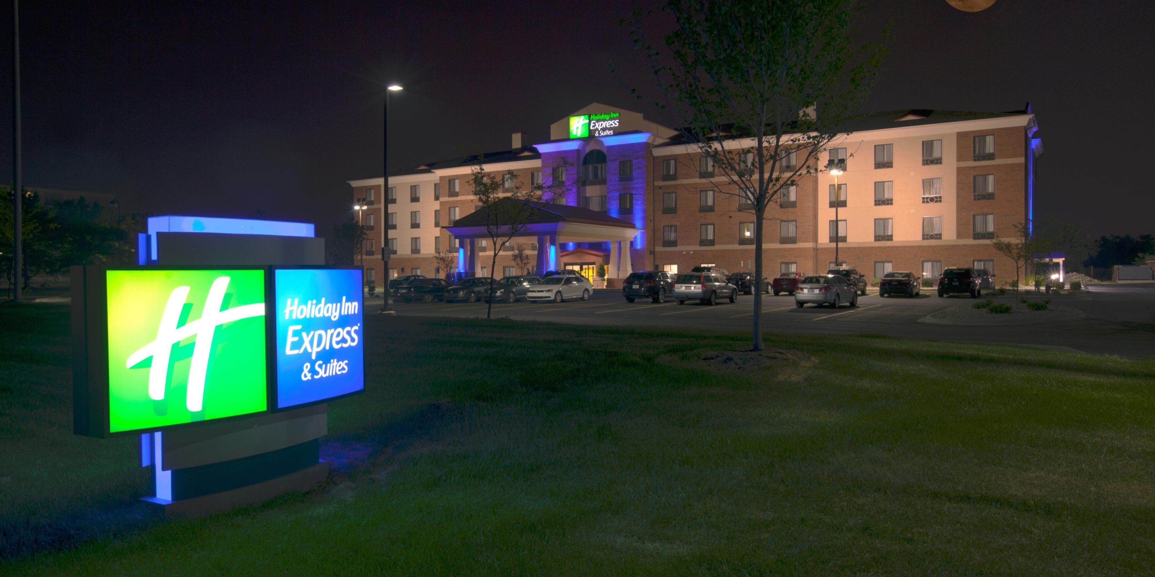 Troy Hotels near Detroit Zoo  Holiday Inn Express & Suites