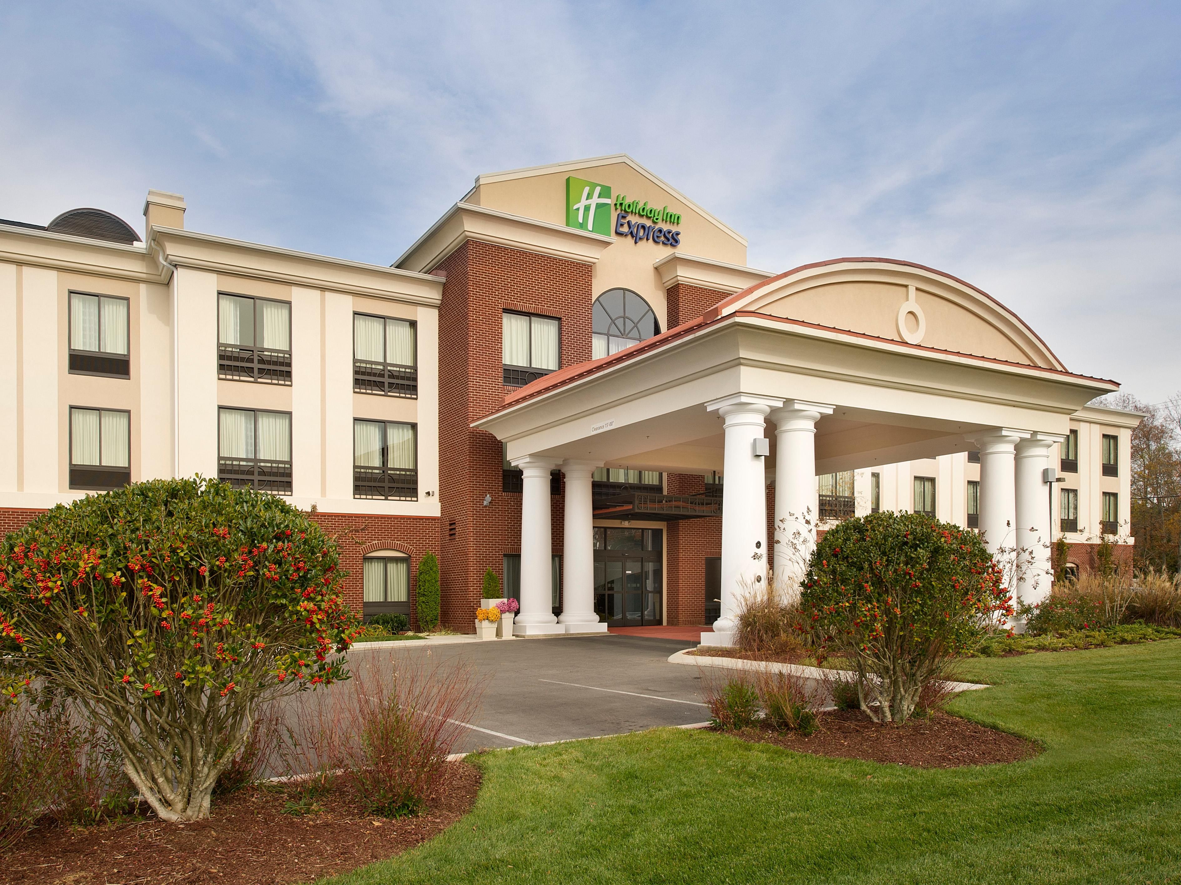 Hotel in Tullahoma, TN Holiday Inn Express & Suites Tullahoma