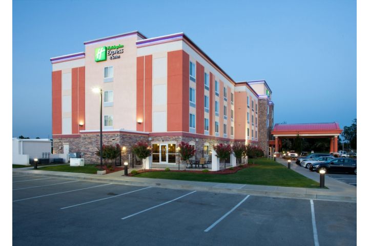 Holiday Inn Express & Suites Tulsa South Bixb