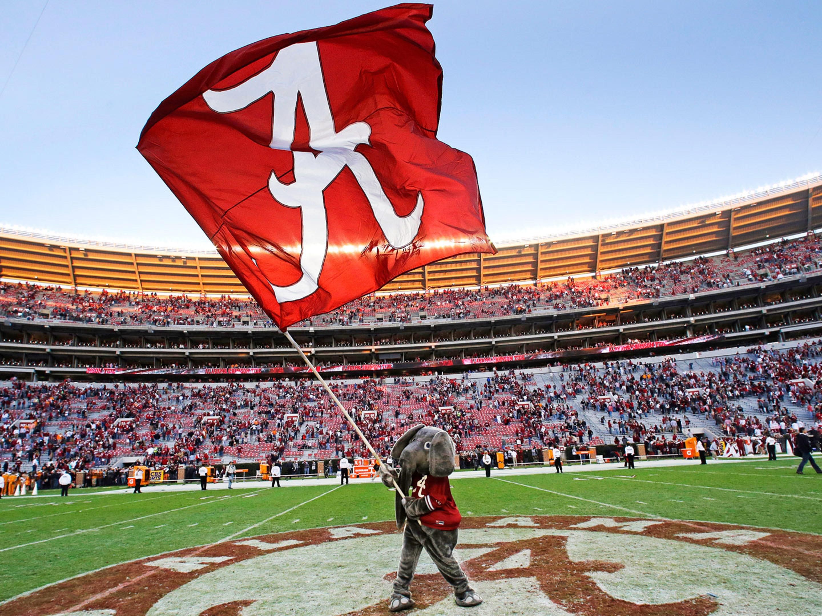 Bama Bound Orientation is The University of Alabama's orientation that introduces all new students to campus, connecting you to the academic culture, campus climate and student community. As you visit the campus, we would love to have you stay with us, the Holiday Inn Express & Suites-Tuscaloosa-University!