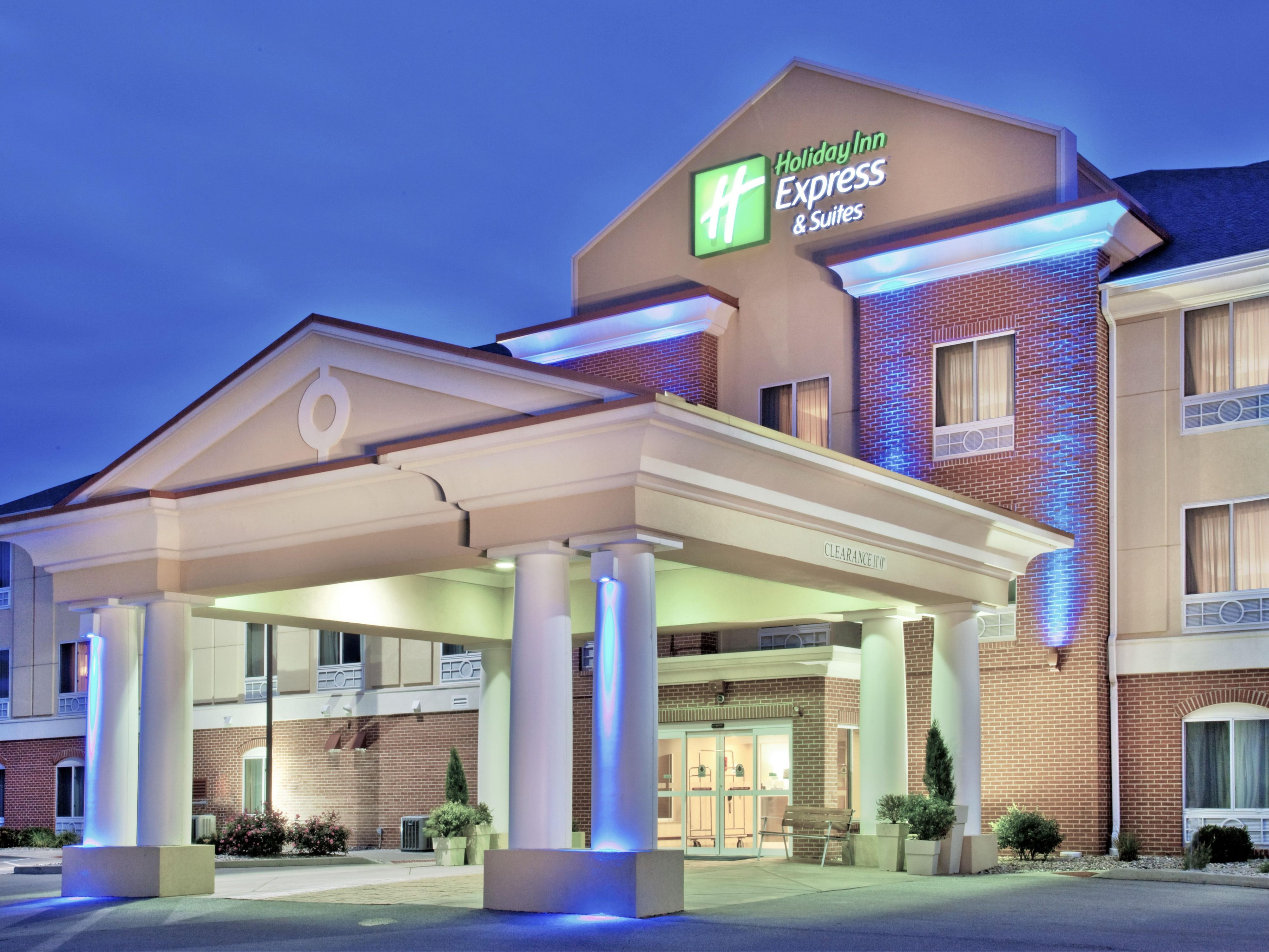 Uncover the Enchanting Escape at Holiday Inn Champaign: A Destination ...