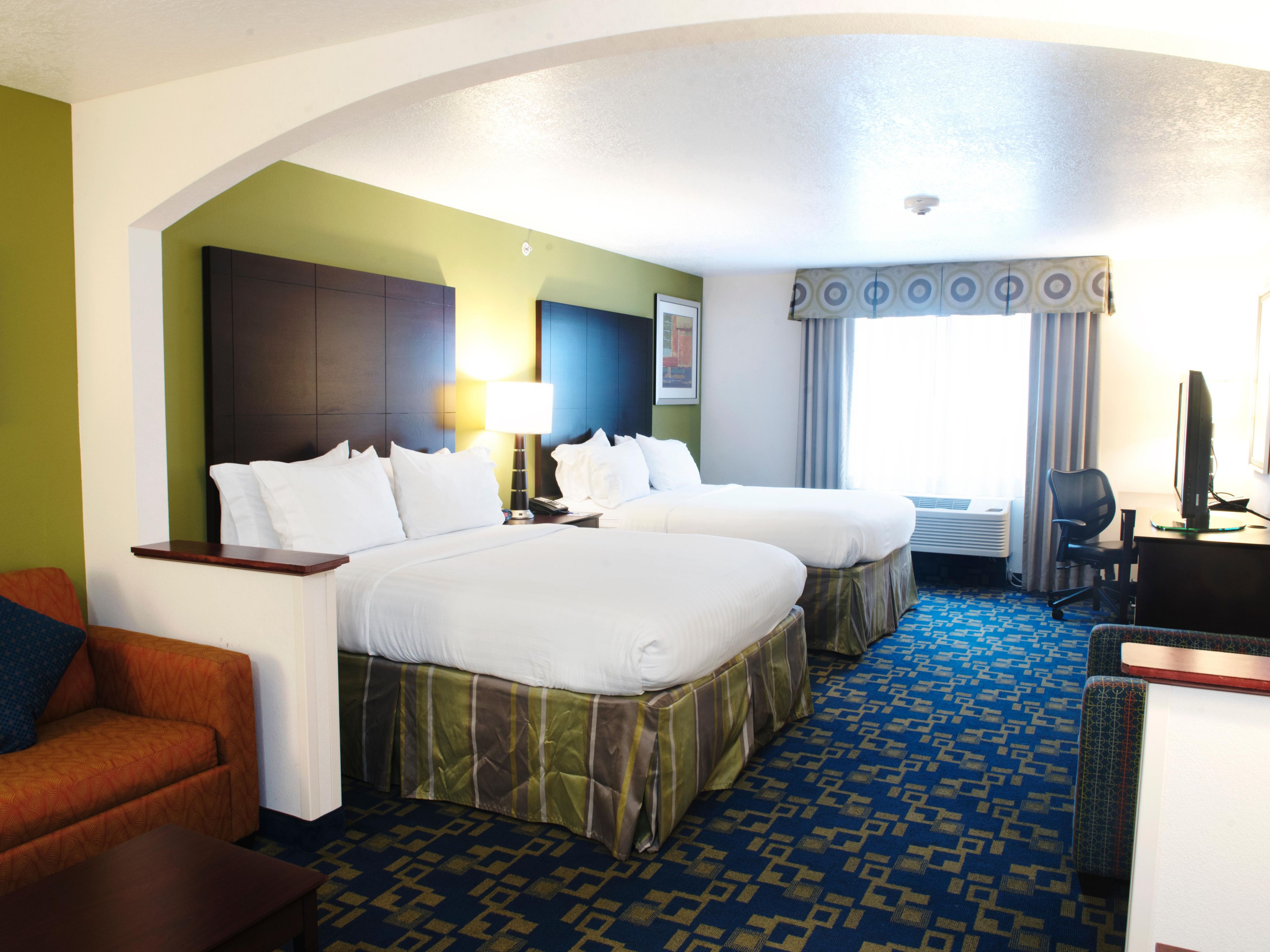 Affordable Hotels in Urbandale, Iowa Holiday Inn Express & Suites