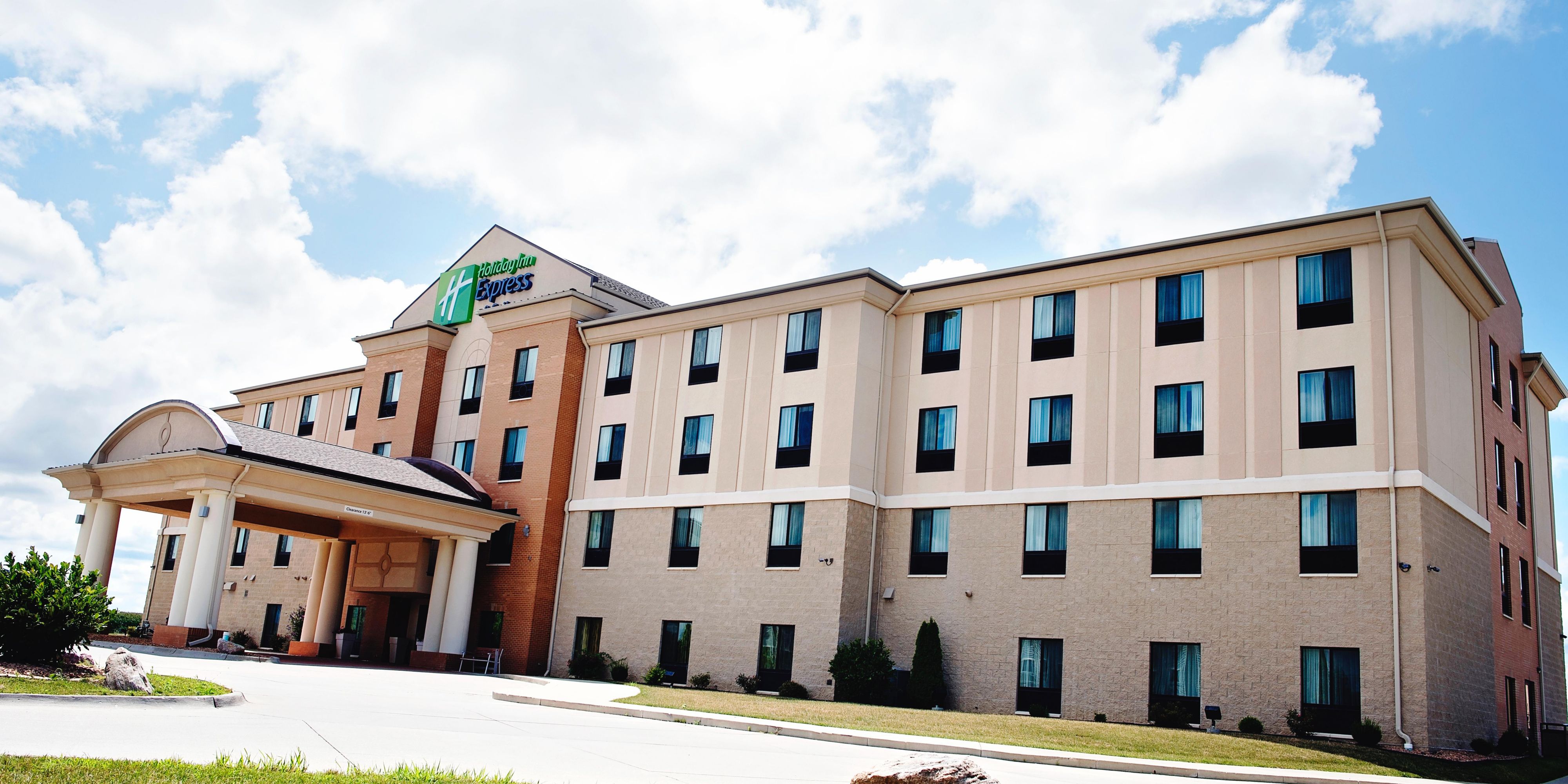 Whether you're staying with us for a business trip or a fun family leisure escape, always enjoy complimentary self-parking!