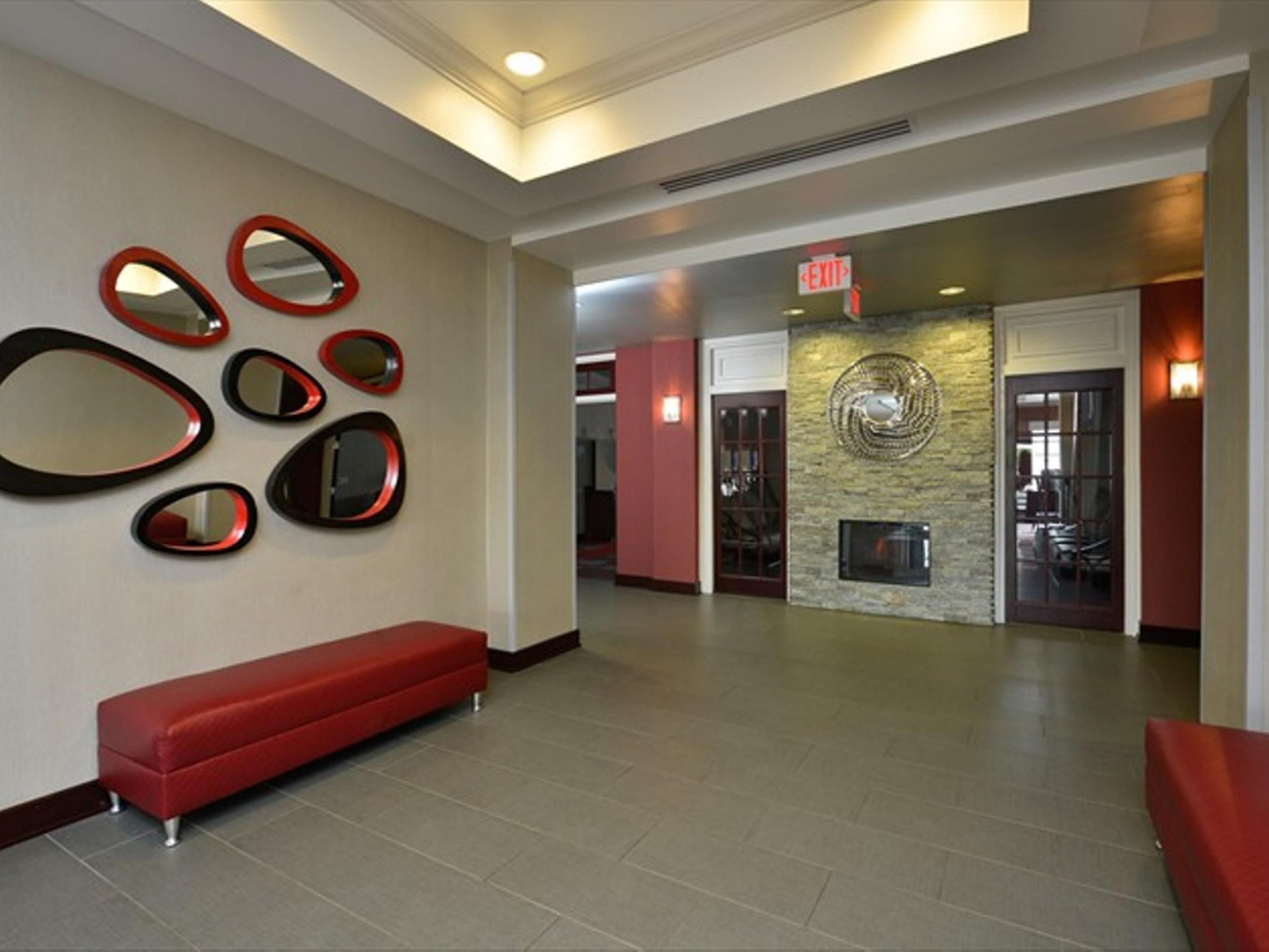 Affordable Hotels in Utica, NY with Indoor Pools Holiday Inn Express