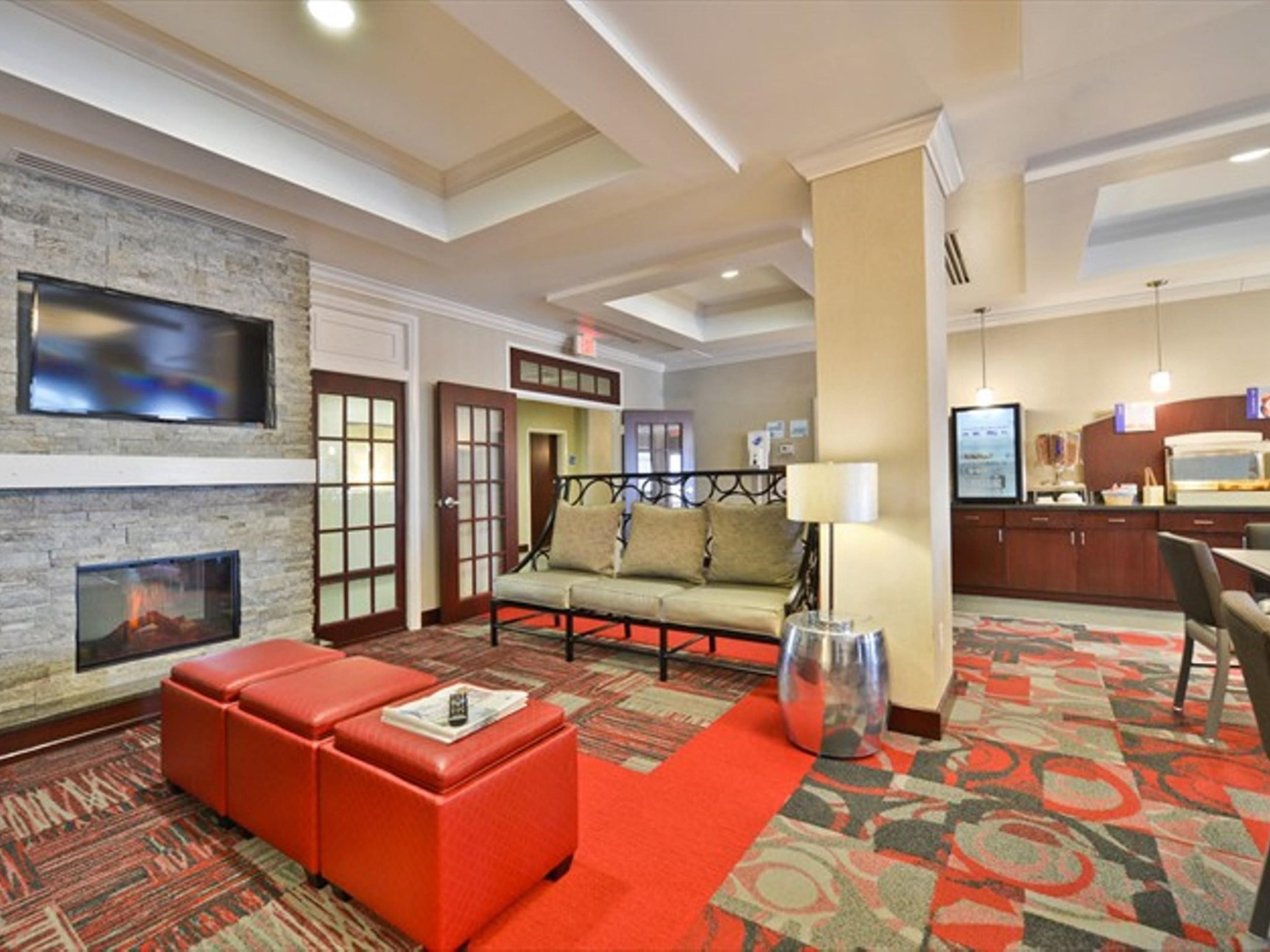 Affordable Hotels in Utica, NY with Indoor Pools Holiday Inn Express
