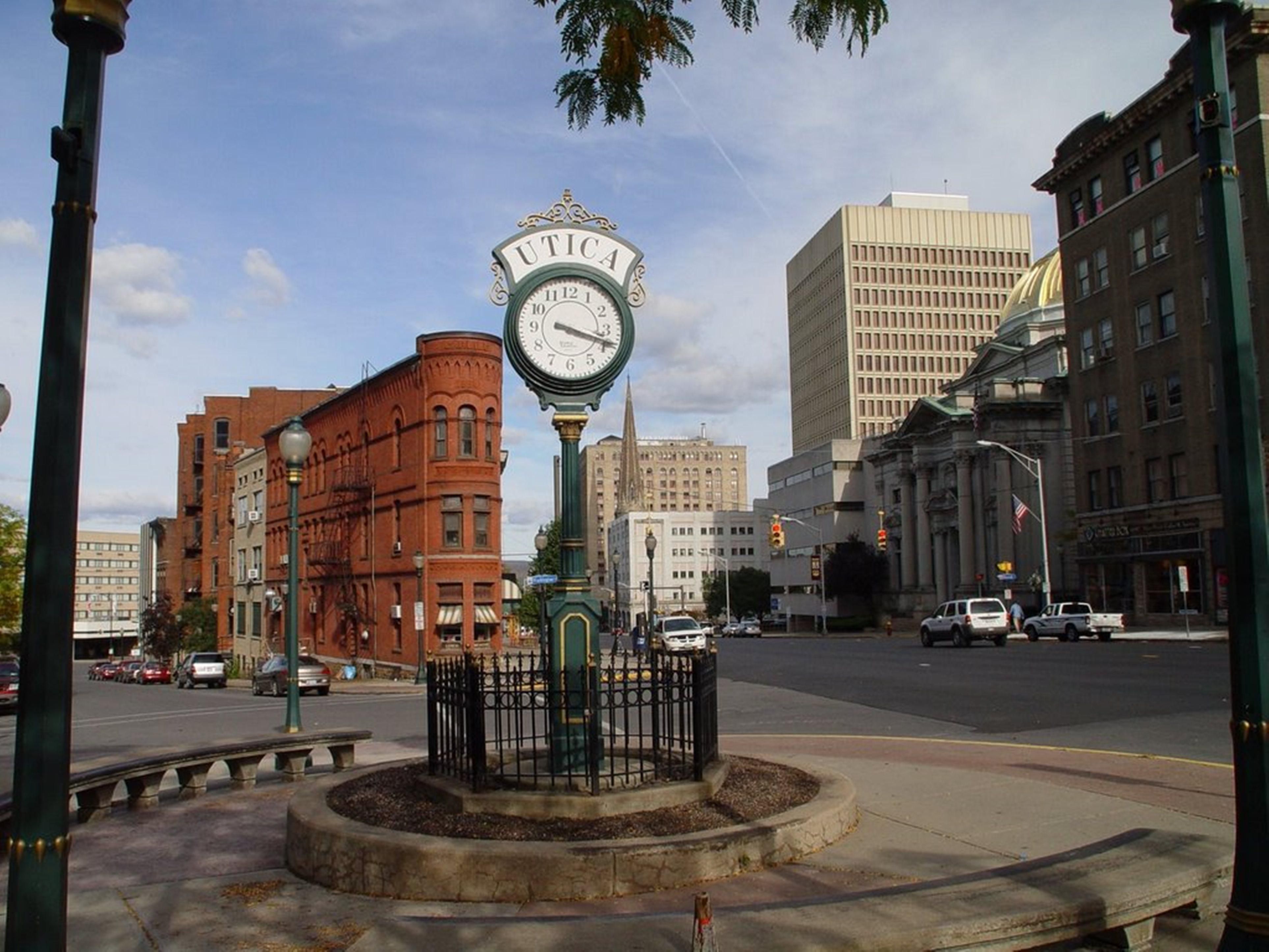 Affordable Hotels in Utica, NY with Indoor Pools Holiday Inn Express