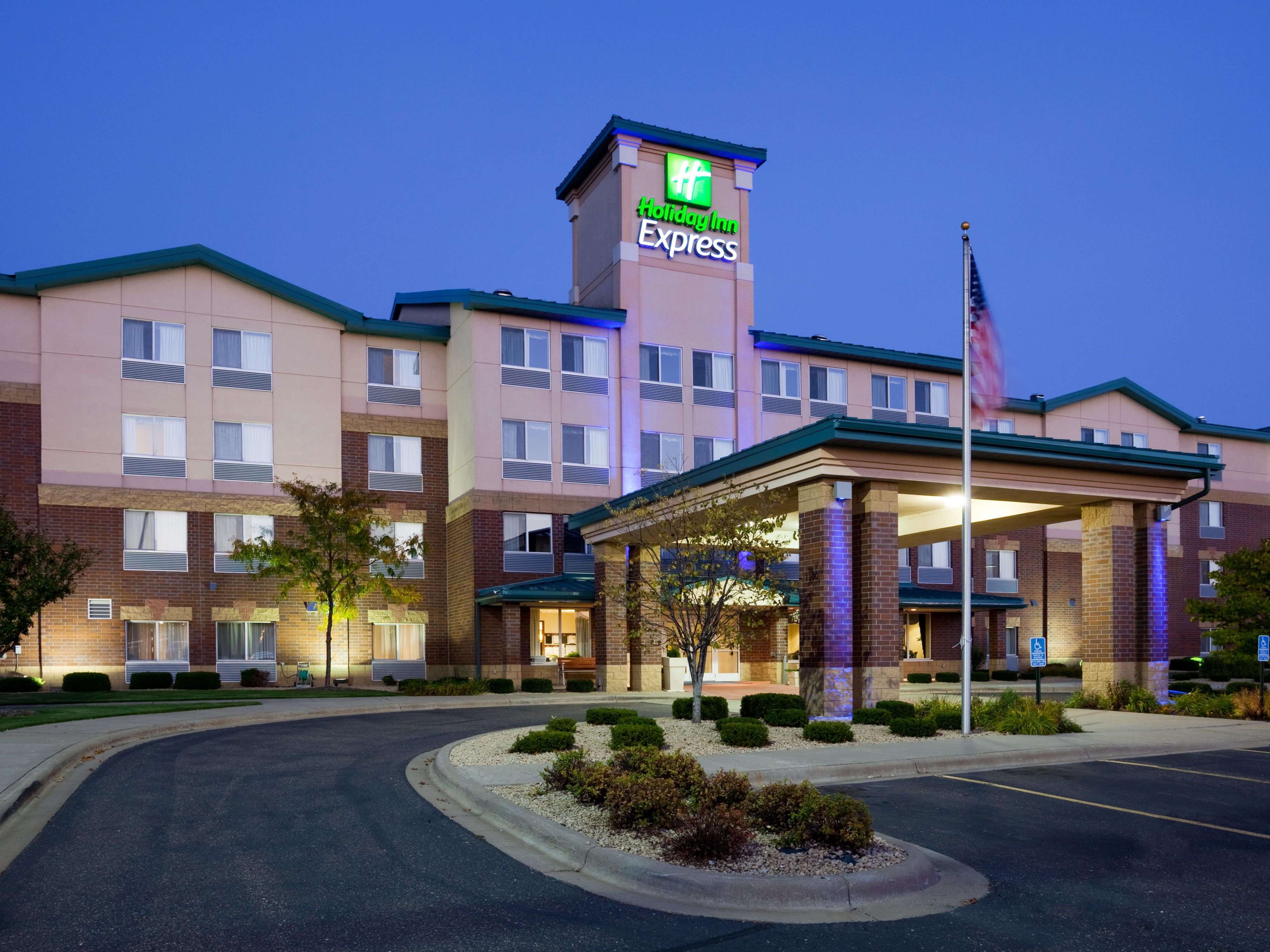 Welcome to the Holiday Inn Express & Suites Vadnais Heights