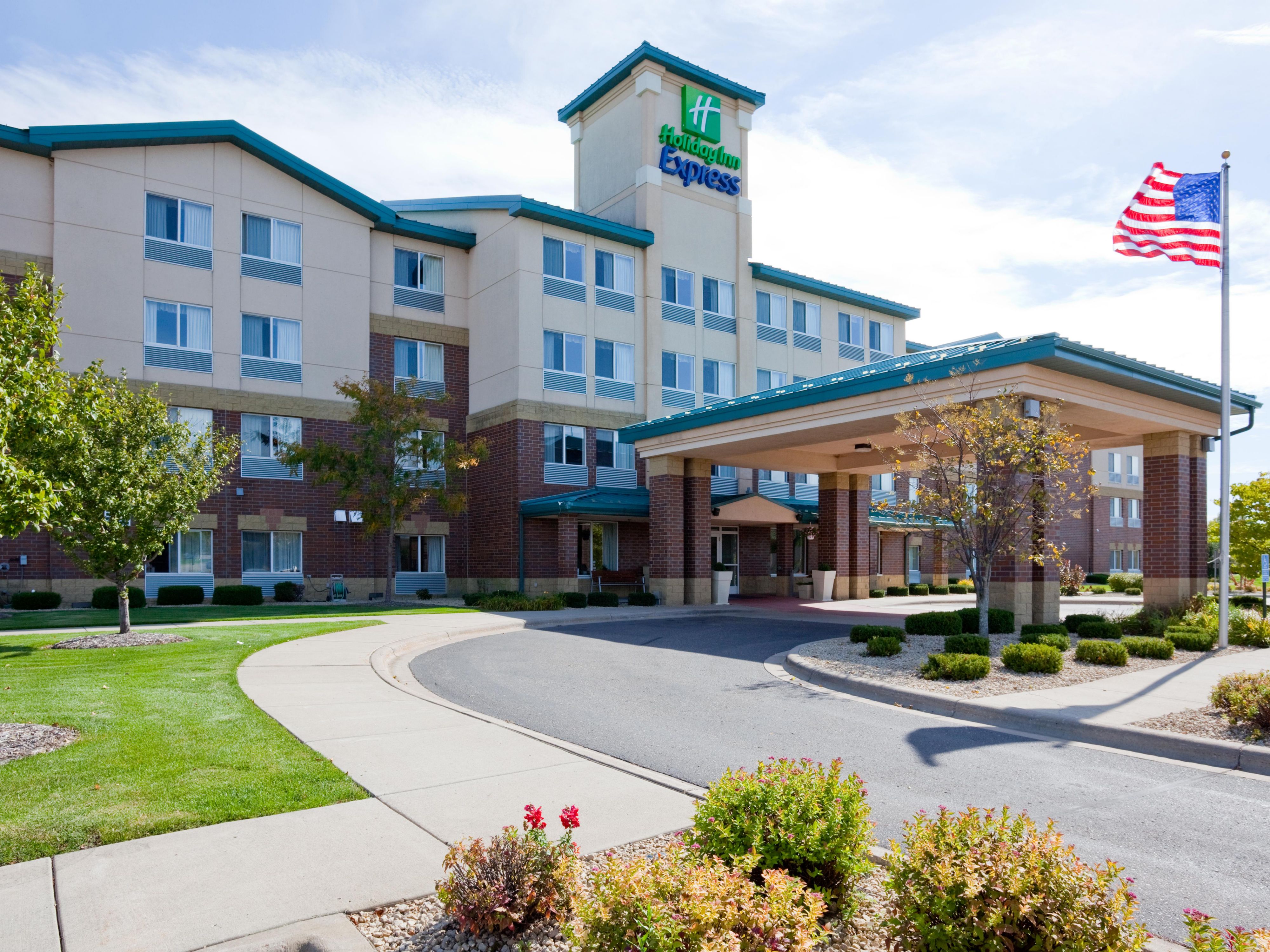 Hotel By University Of Minnesota Holiday Inn Express & Suites St